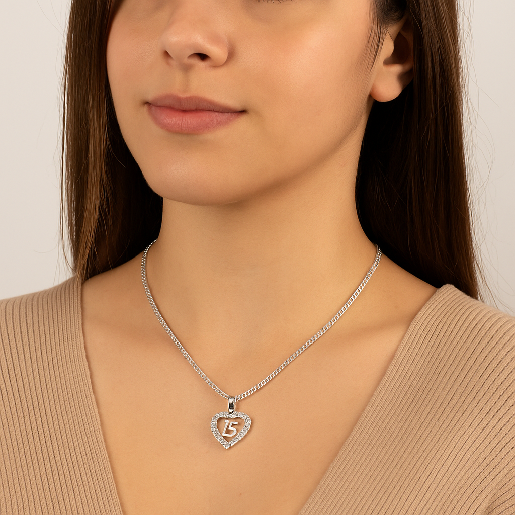 Dije 15 Años Corazón Flores Circonia Blanca + Cadena en Plata .925