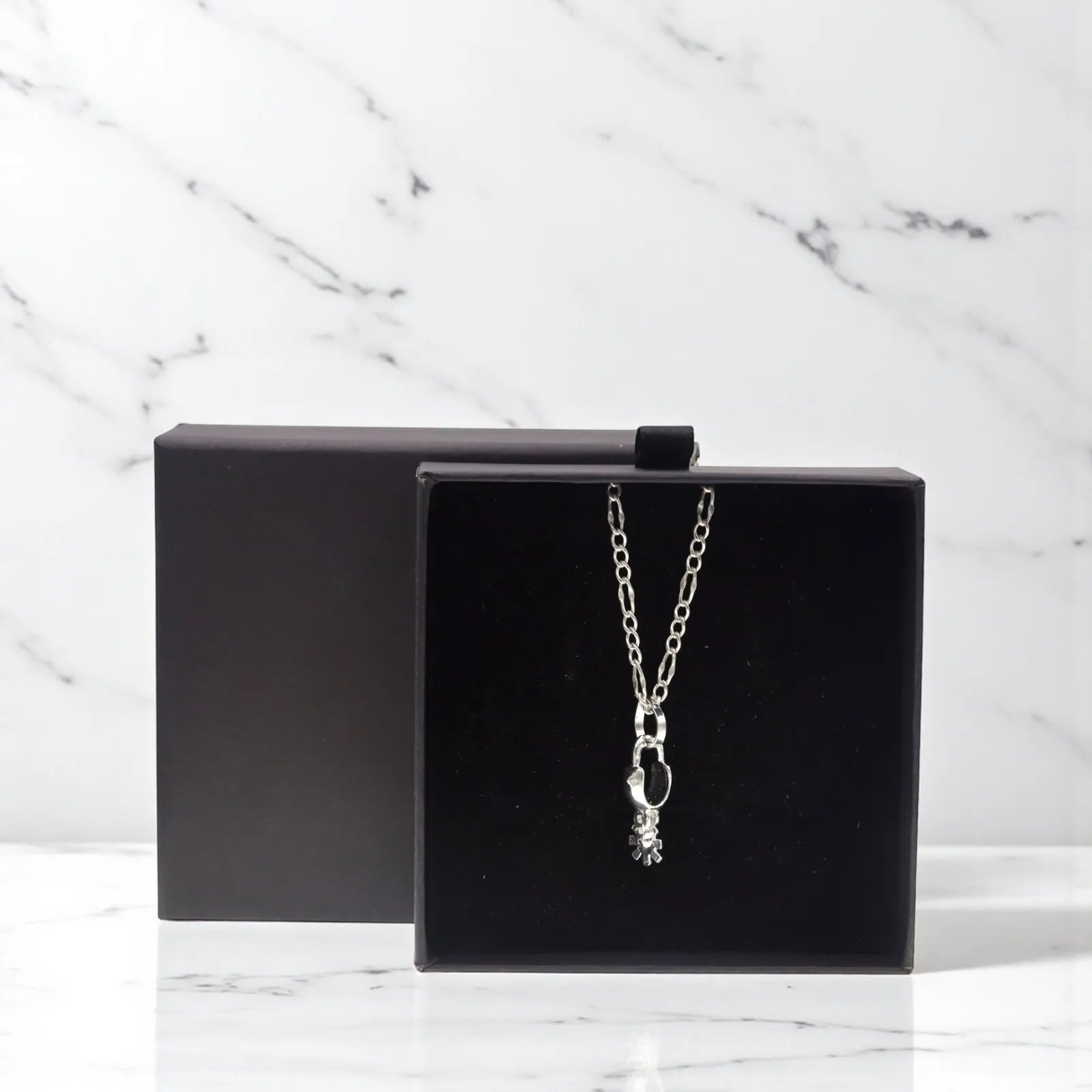 Dije De Bota Vaquera Con Espuela + Cadena en Plata .925