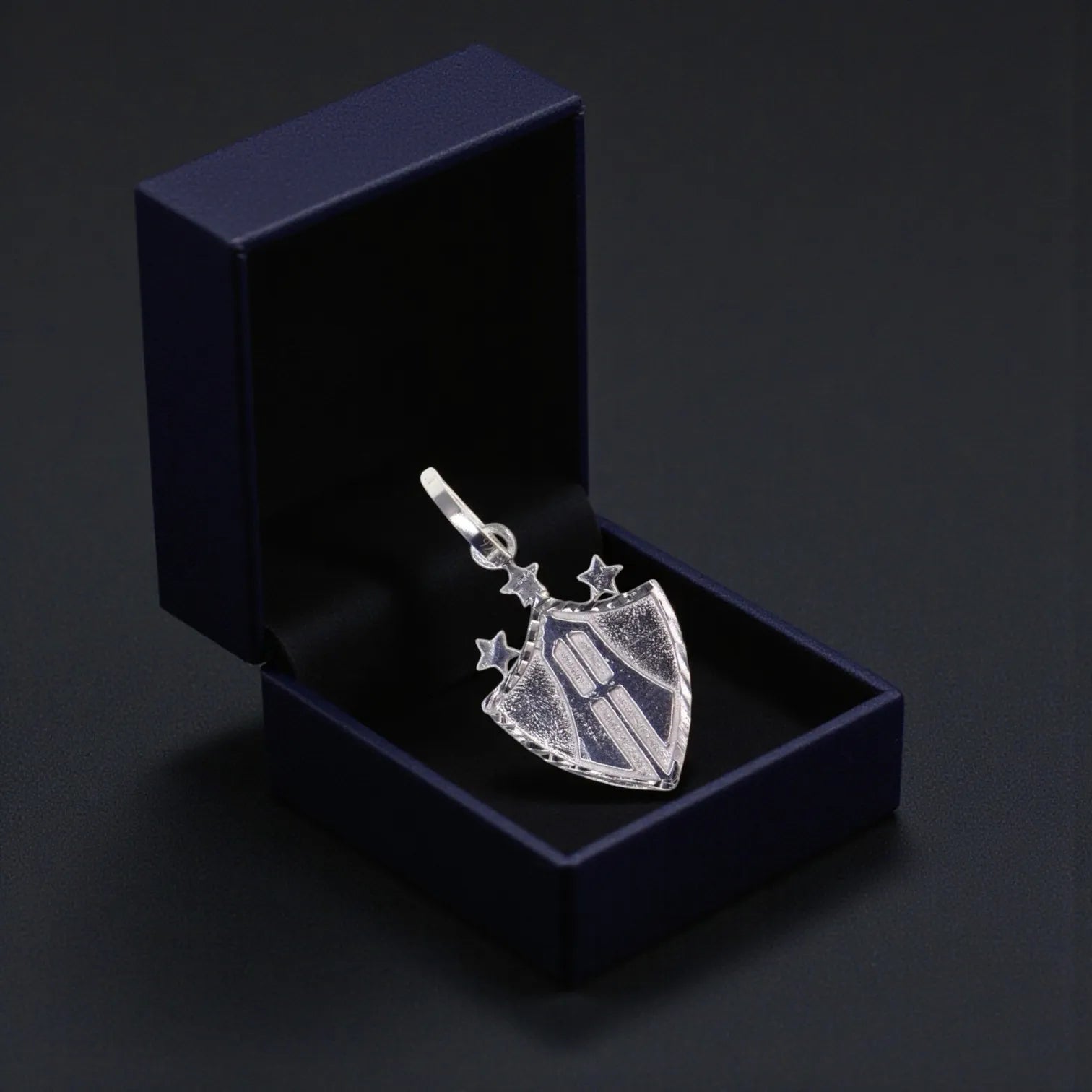 Dije Escudo Atlas + Cadena en Plata .925