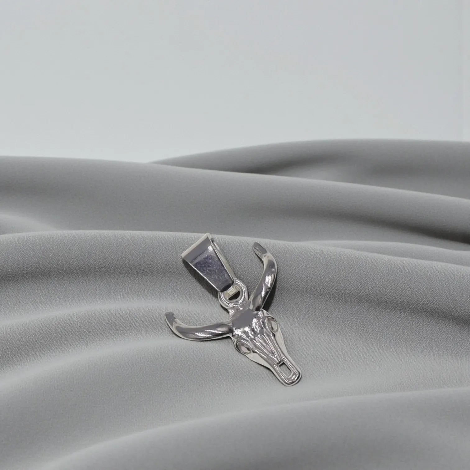 Dije De Cabeza De Toro + Cadena De Plata .925