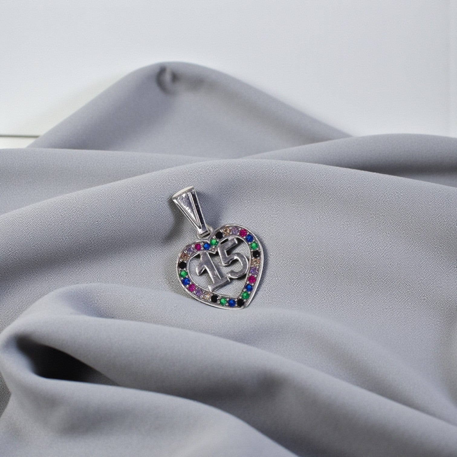 Dije 15 Años Circonias Colores + Cadena en Plata .925