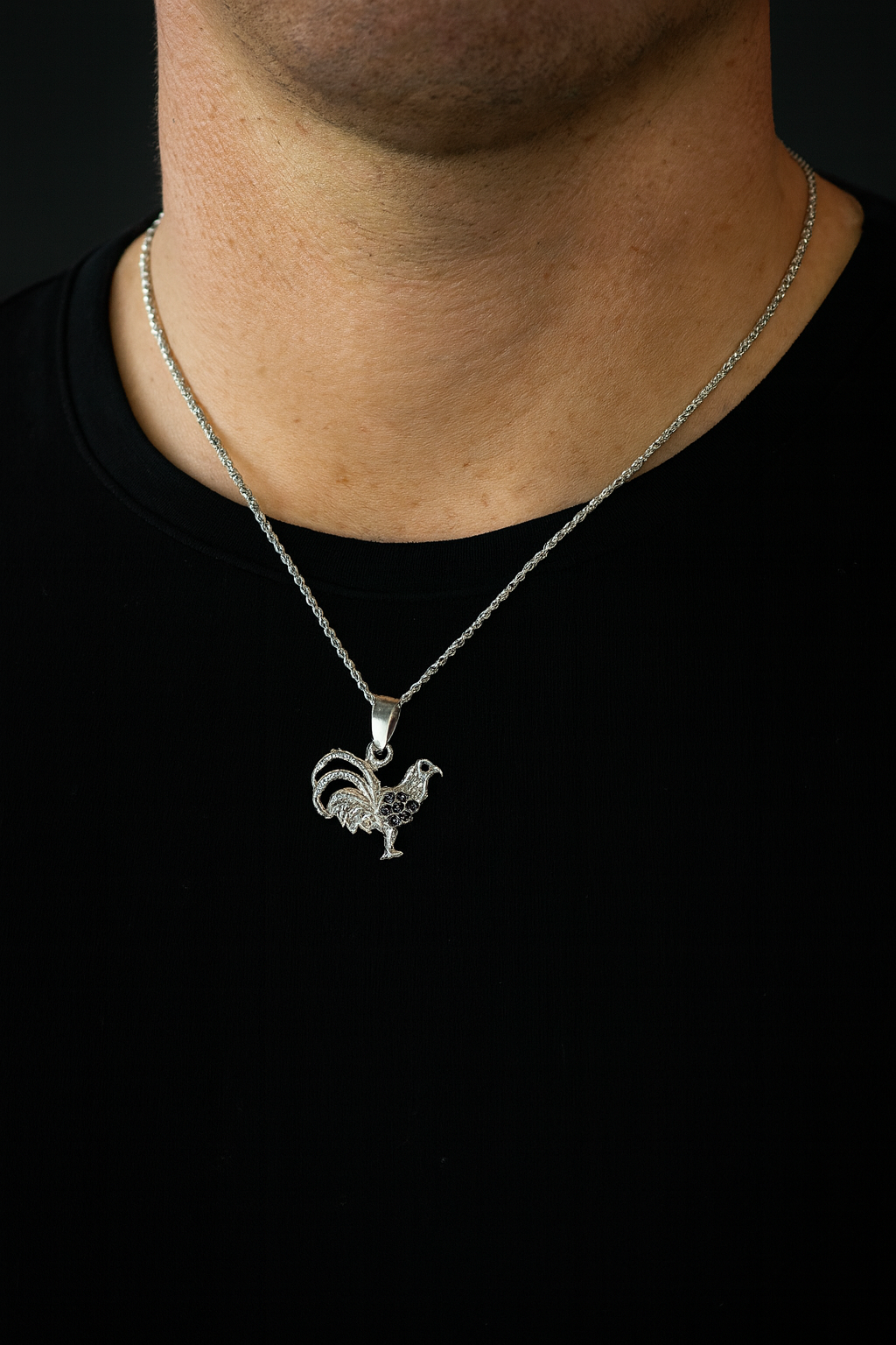 Dije De Gallo Con Circonia Negra + Cadena En Plata .925