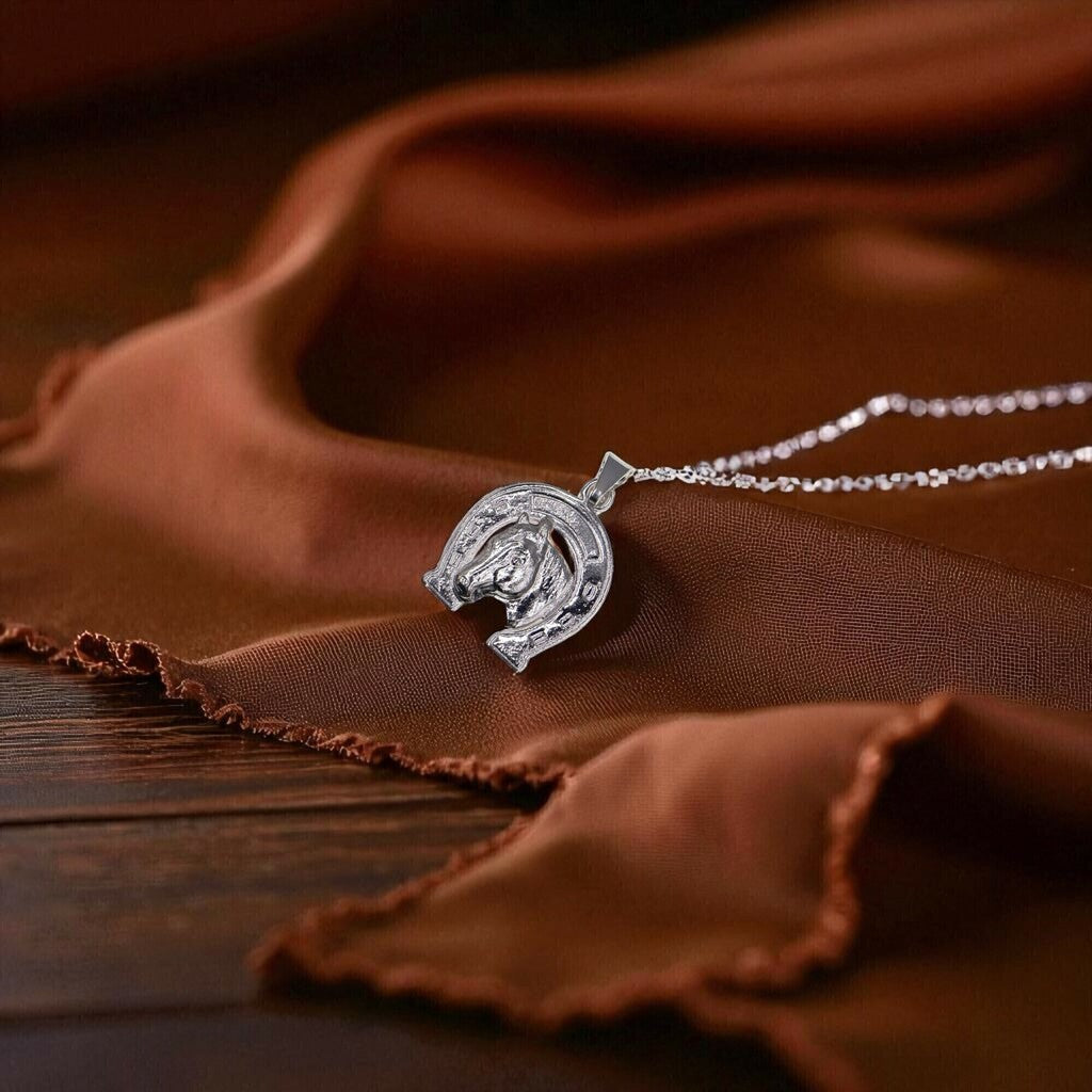 Dije Caballo Con Herradura + Cadena en Plata .925