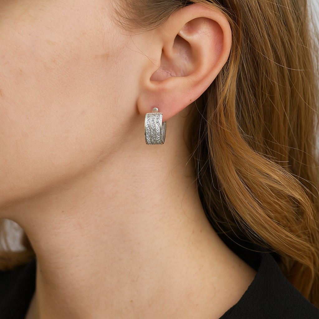 Arracadas Huggies Blanca Grande de Plata .925