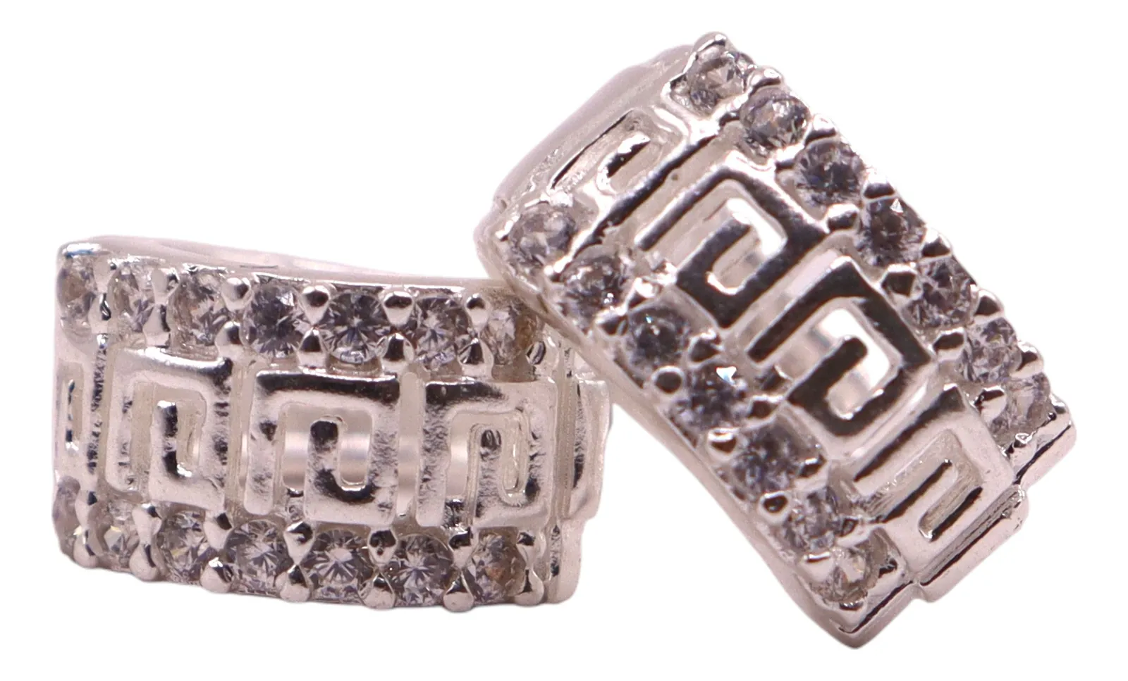 Aretes Huggie Con Diseño Grecas Chica Y Zirconias en Plata .925