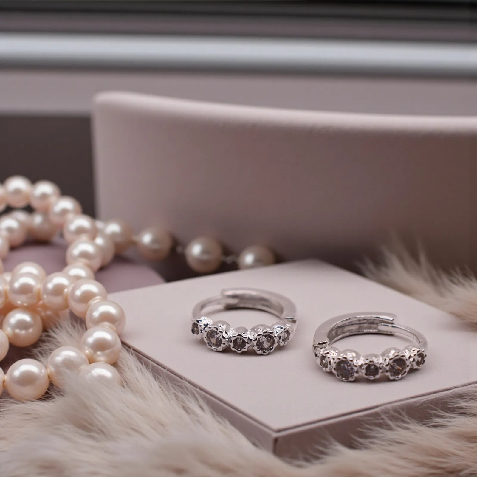 Aretes Huggie Mini Circulos De Plata.925 Con Circonias