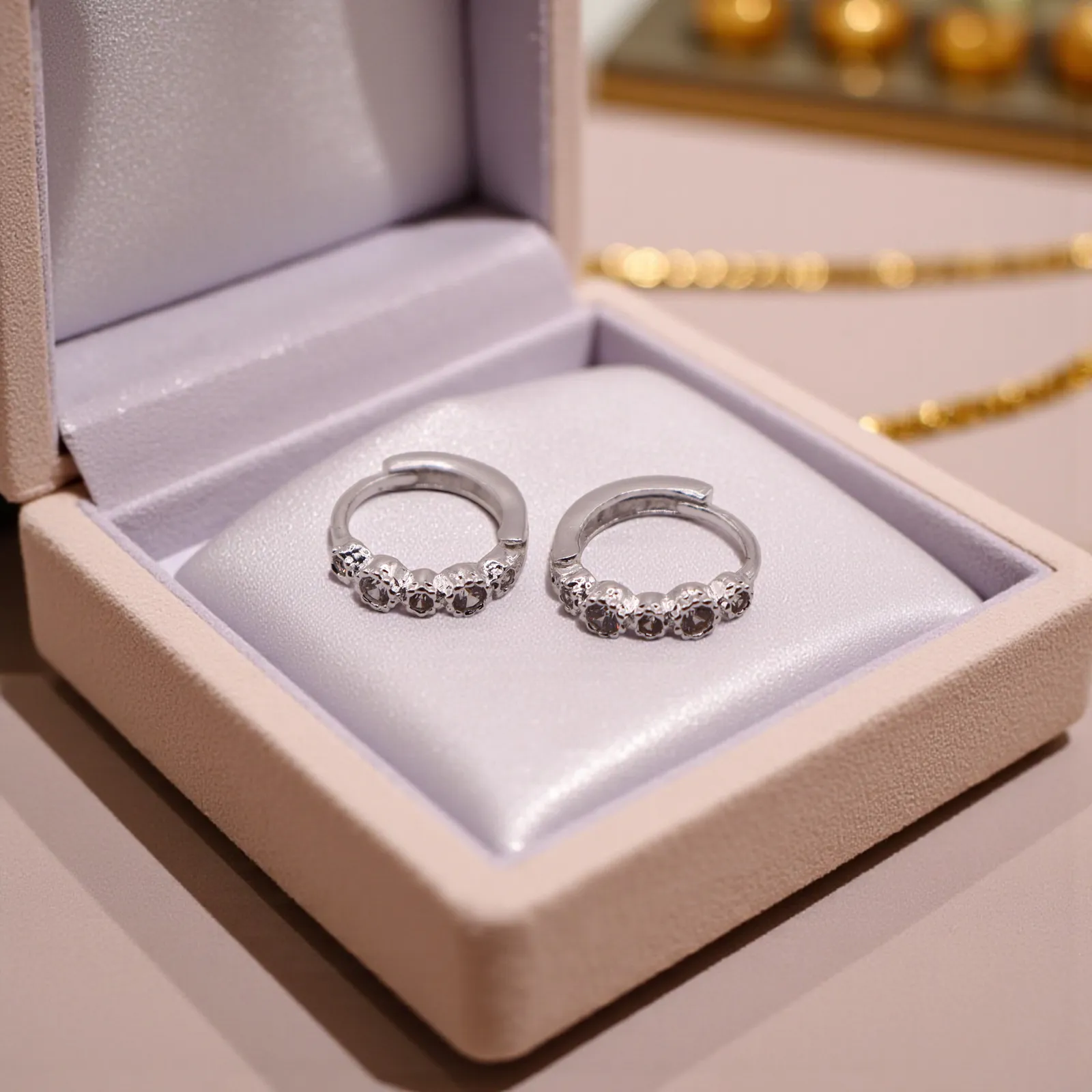 Aretes Huggie Mini Circulos De Plata.925 Con Circonias