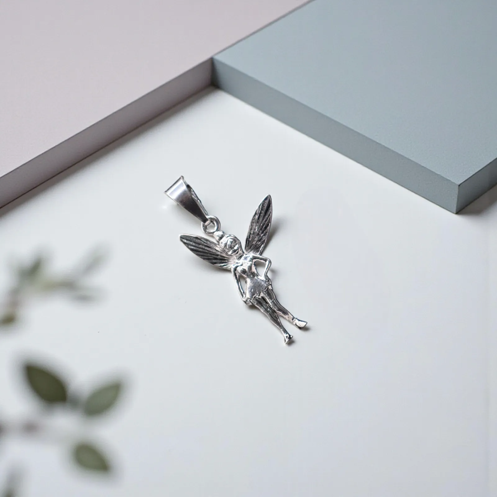 Dije Tinkerbell Mini + Cadena en Plata .925
