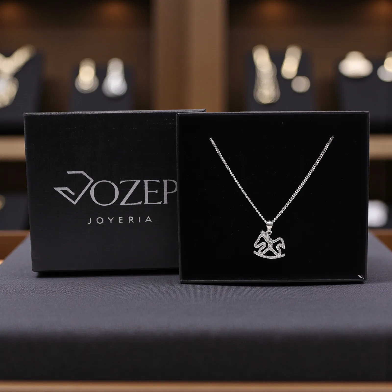 Dije De Caballo Mecedora+ Cadena en Plata .925