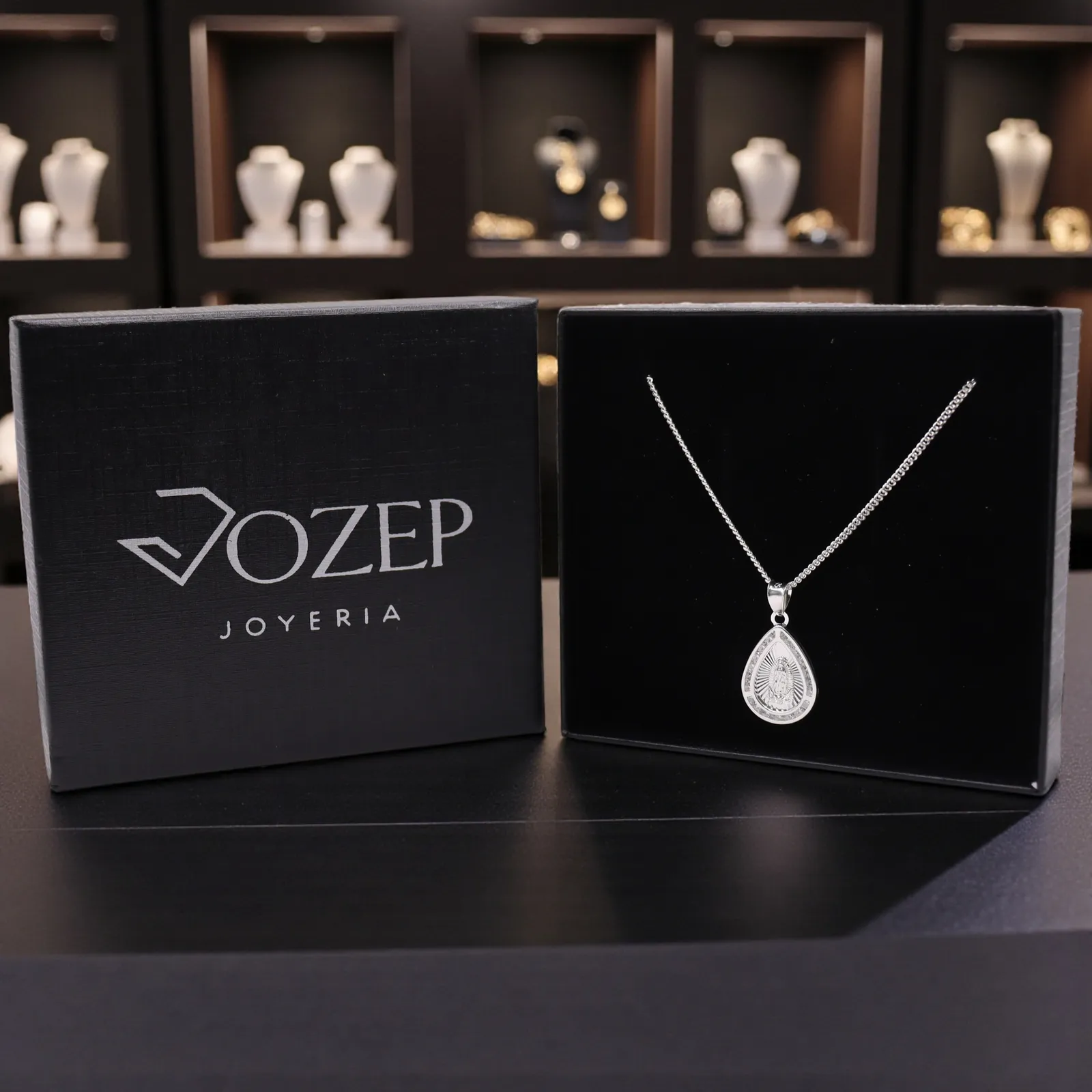 Dije Medalla De Virgen En Forma De Gota+ Cadena en Plata .925
