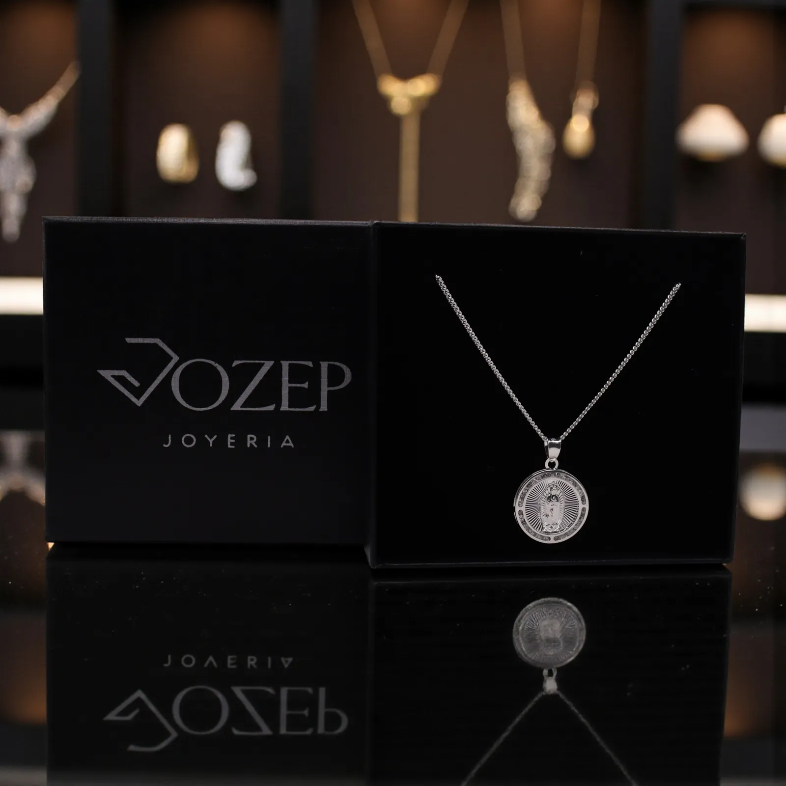 Dije De Medalla De Virgen Circular + Cadena en Plata .925