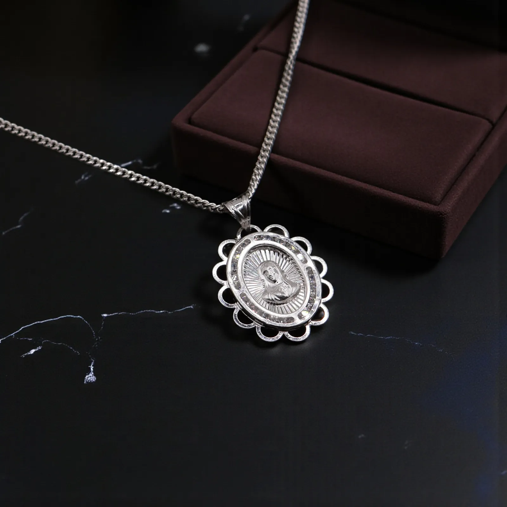 Dije De Medalla De Jesus Con Diseño + Cadena en Plata .925