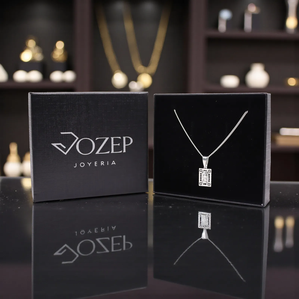 Dije De Virgen Con Flores + Cadena en Plata .925