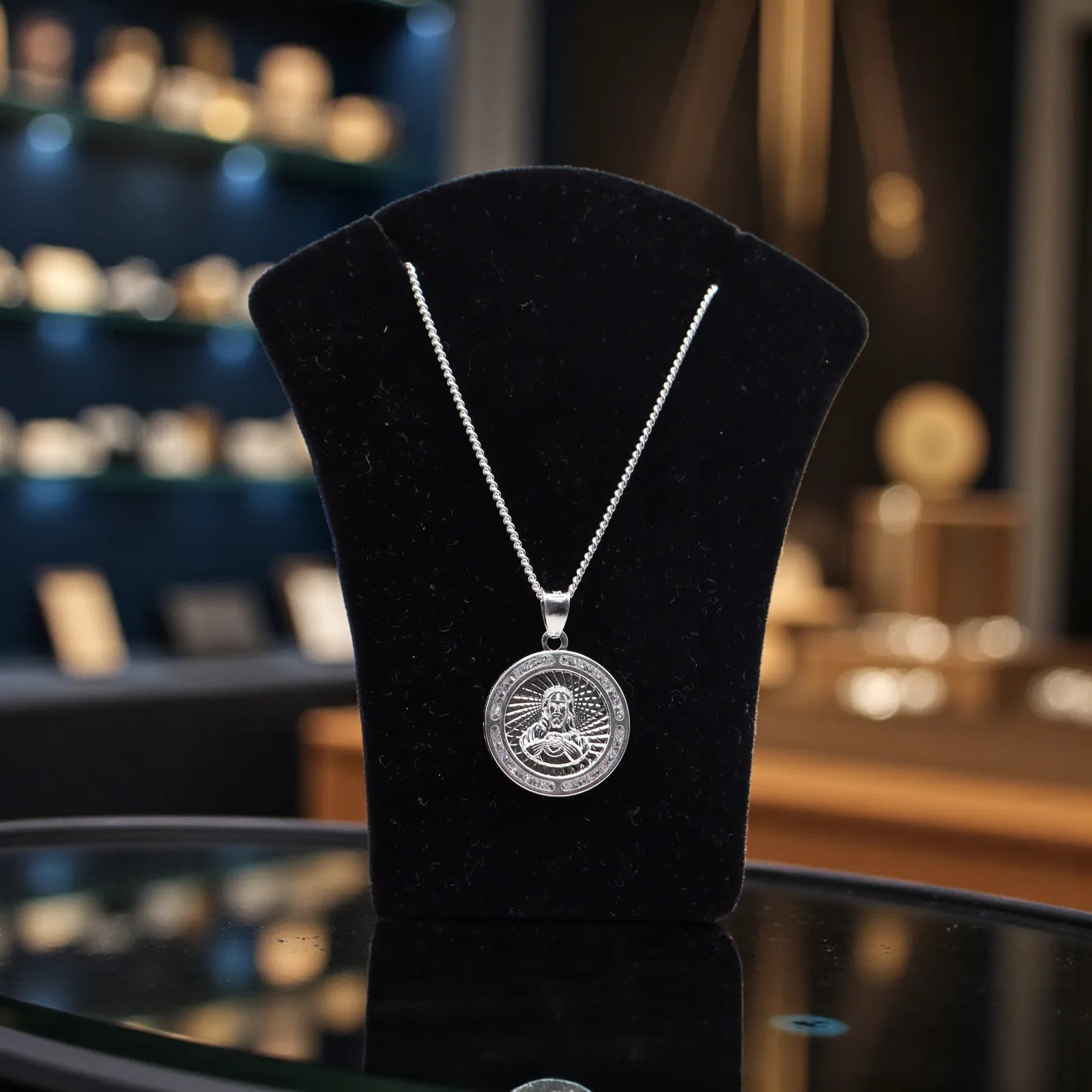 Dije De Medalla De Jesus Chica + Cadena en Plata .925