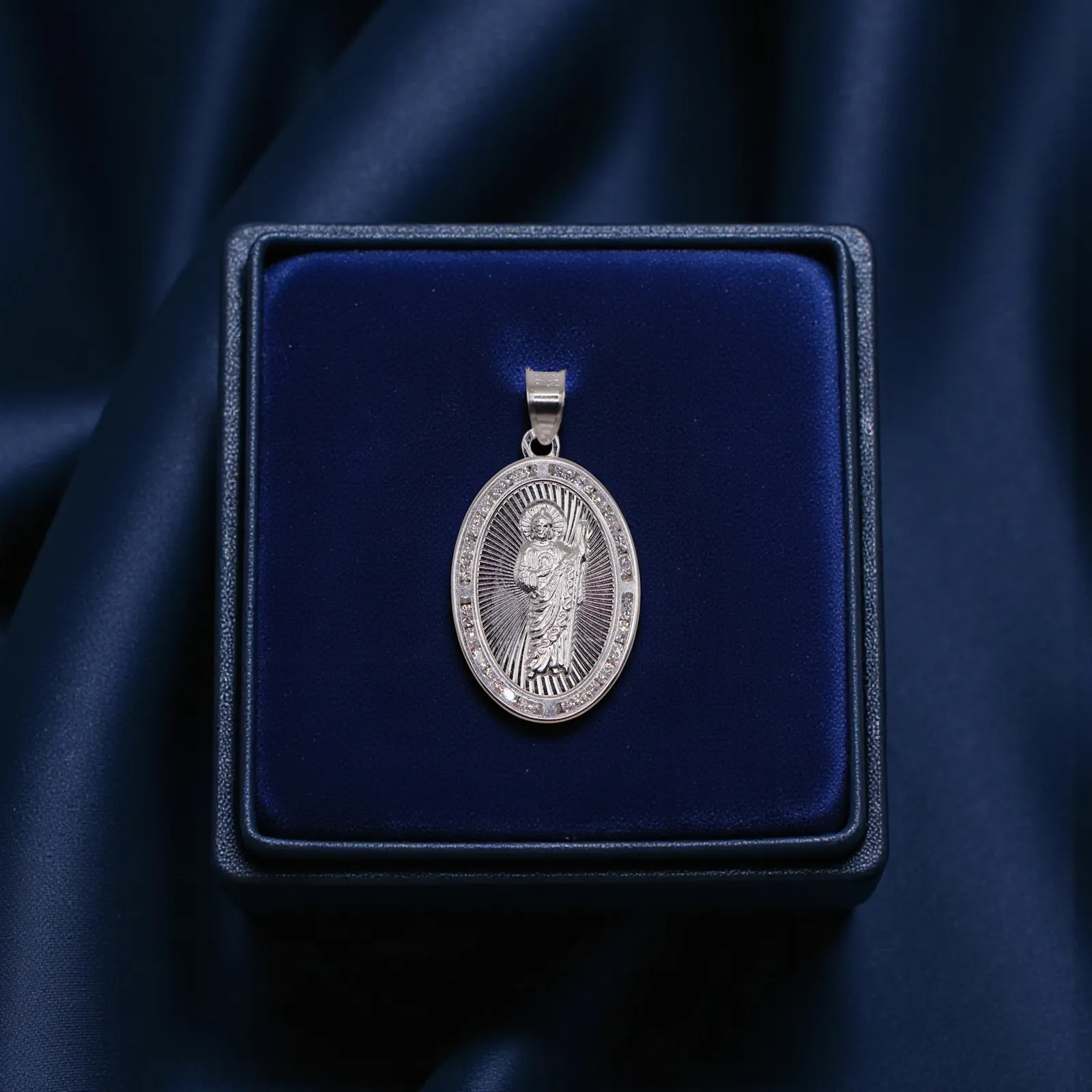 Dije De Medalla De San Judas Ovalo Grande  + Cadena en Plata .925