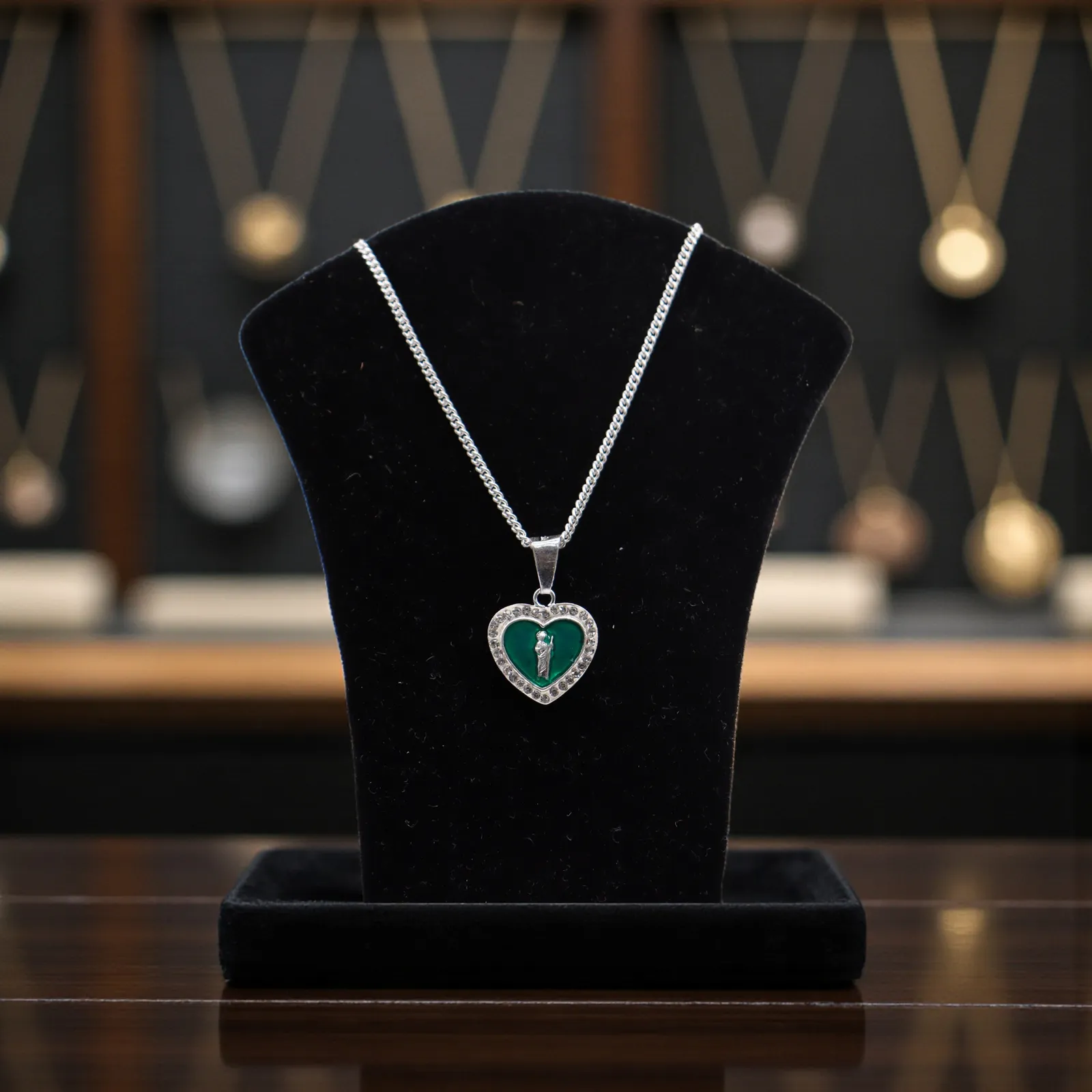 Dije De San Judas En Forma De Corazón + Cadena en Plata .925