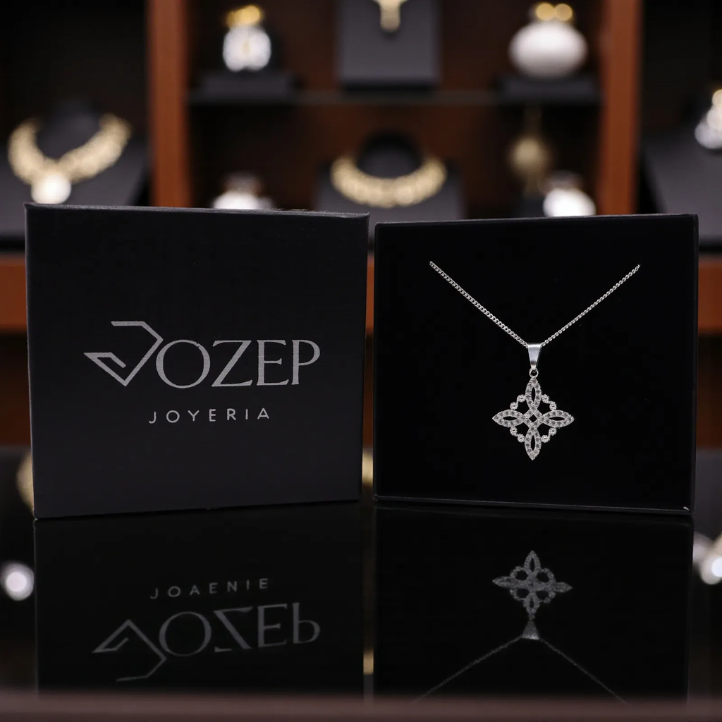 Dije Nudo De Bruja Con Circonia + Cadena en Plata .925