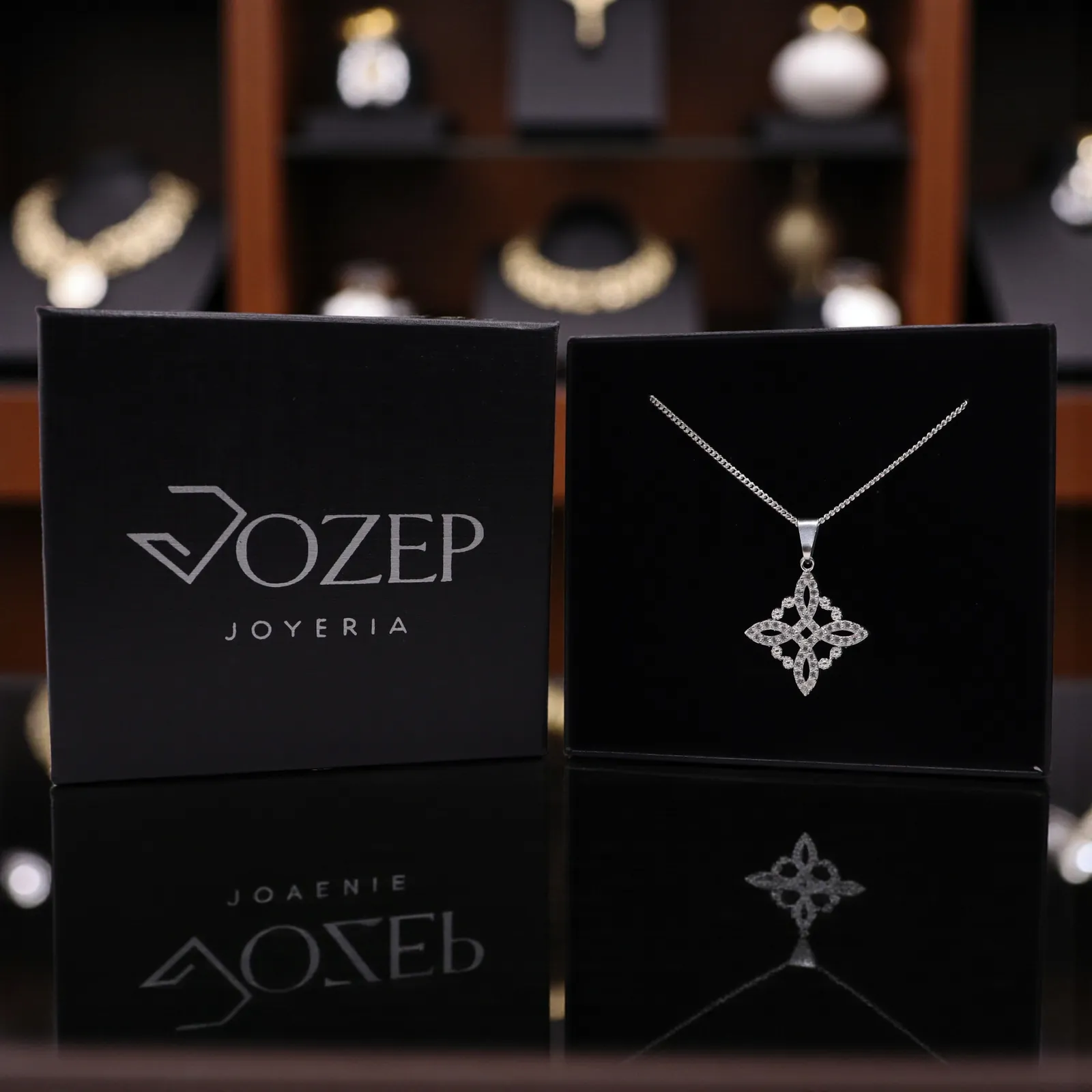 Dije Nudo De Bruja Con Circonia + Cadena en Plata .925