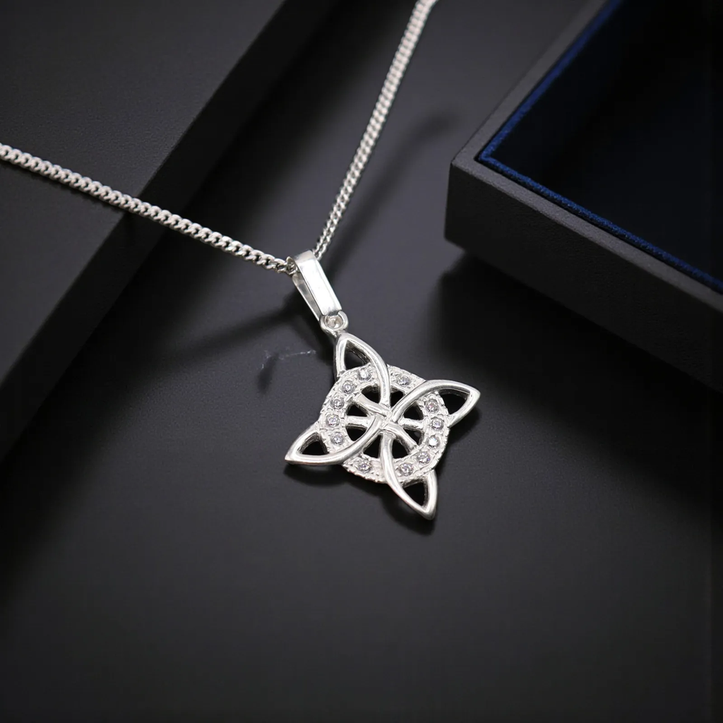 Dije Nudo De Bruja Blanco + Cadena en Plata .925