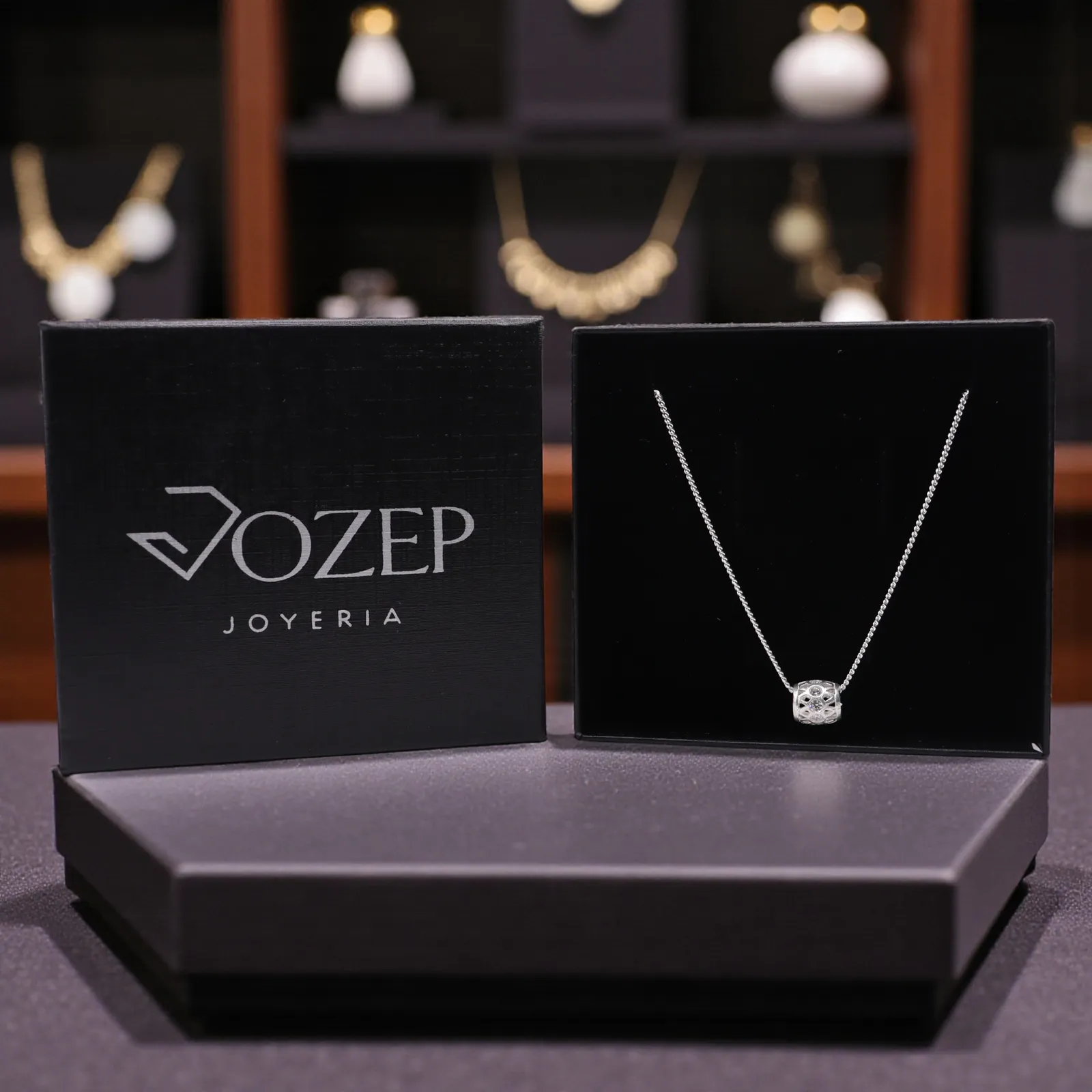 Dije Tipo Charm + Cadena en Plata .925