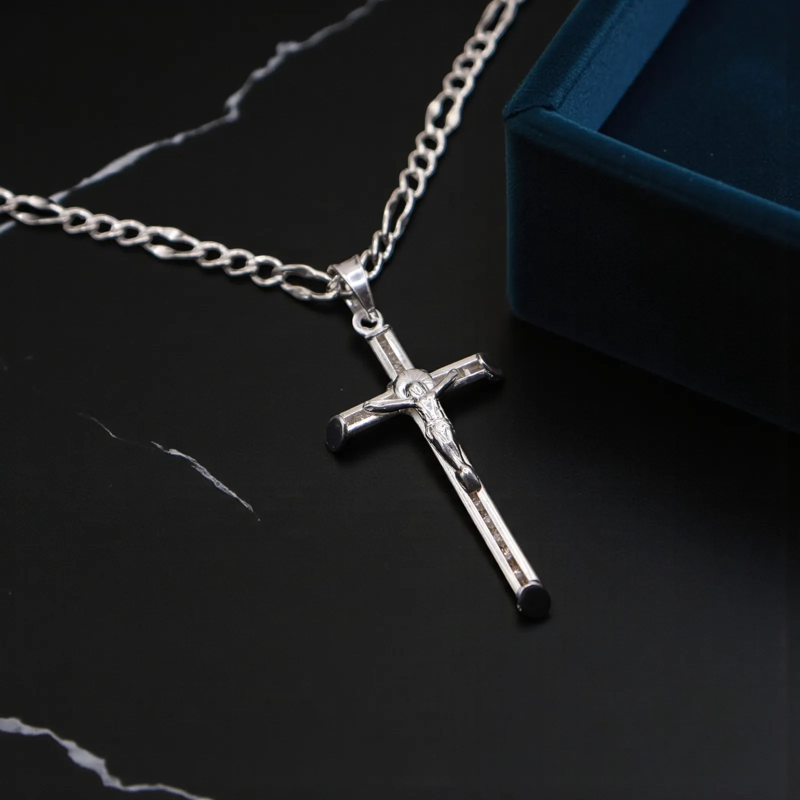Dije De Cruz Cristo Elegante + Cadena en Plata .925