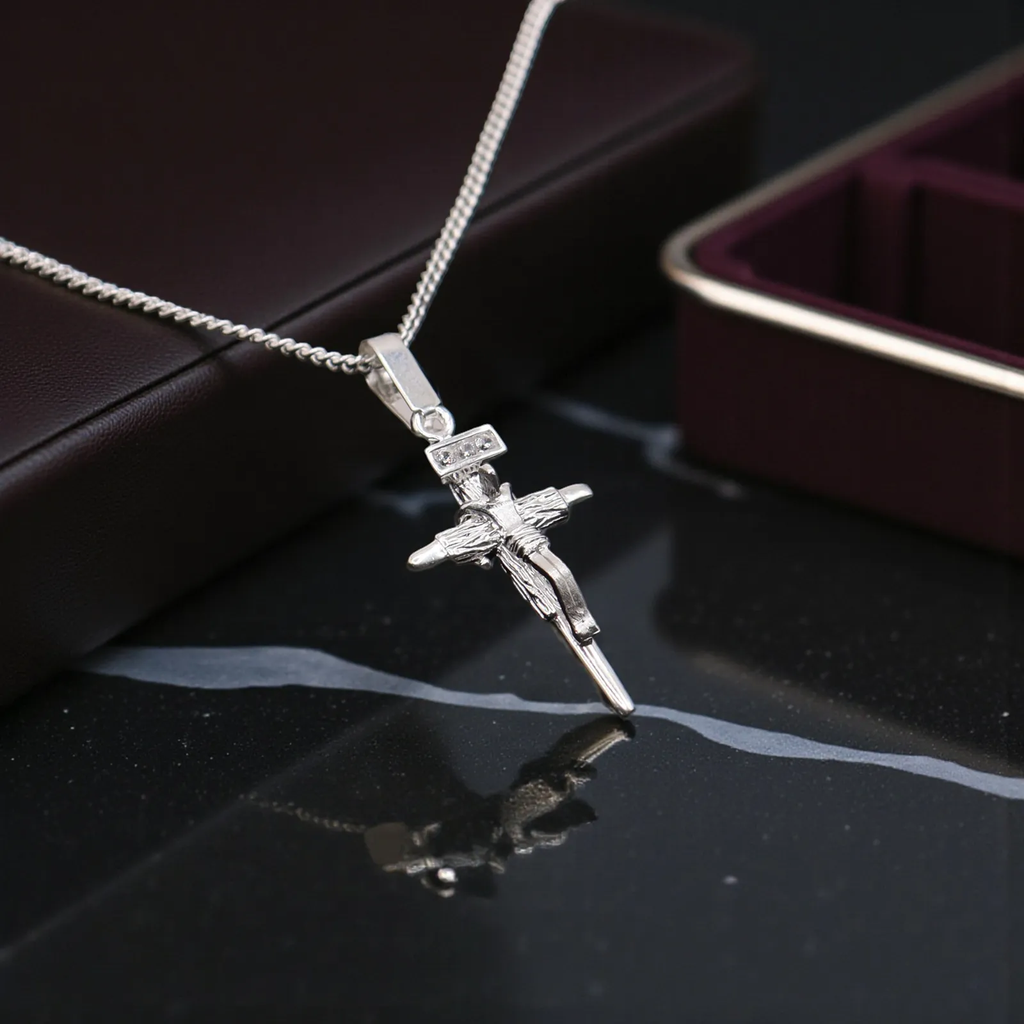 Dije De Cruz Con Cristo Clasica + Cadena en Plata .925
