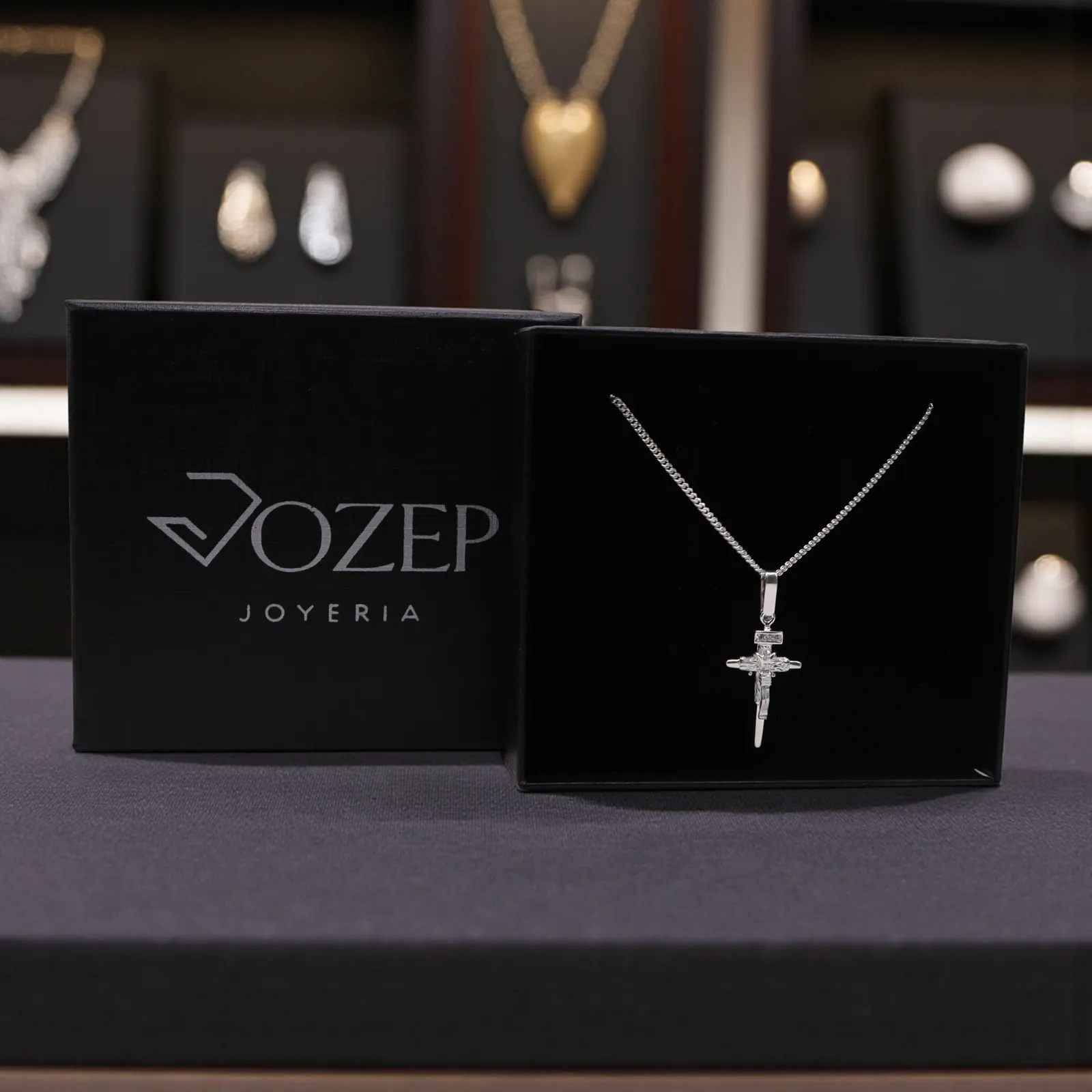 Dije De Cruz Con Cristo Clasica + Cadena en Plata .925