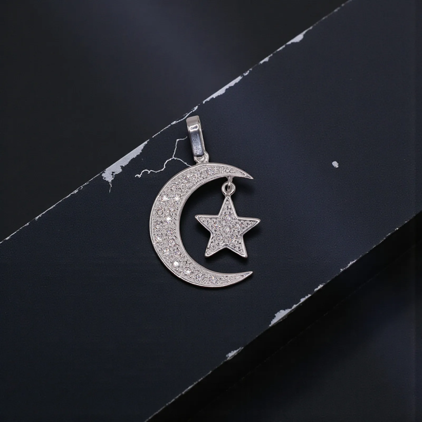 Dije Luna Con Estrella + Cadena en Plata .925