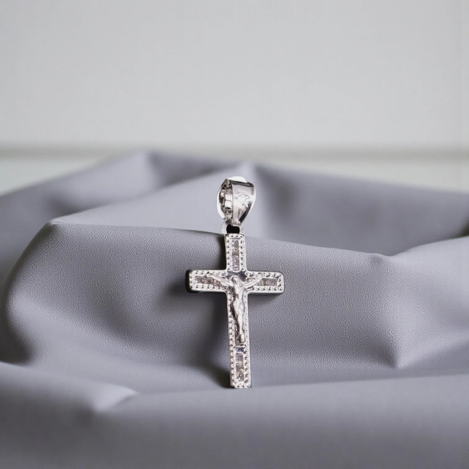 Dije Cruz de Jesus + Cadena en Plata .925