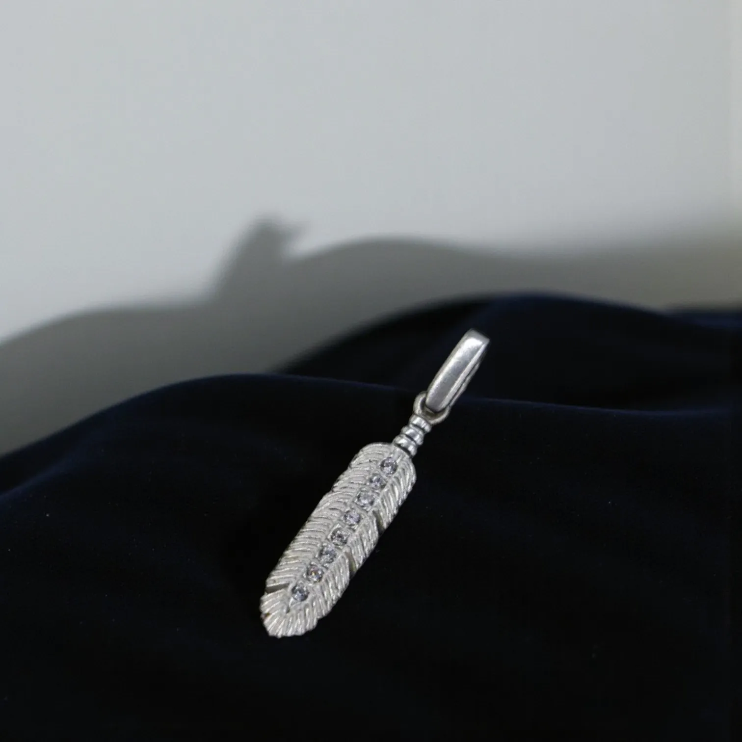 Dije Pluma + Cadena en Plata .925