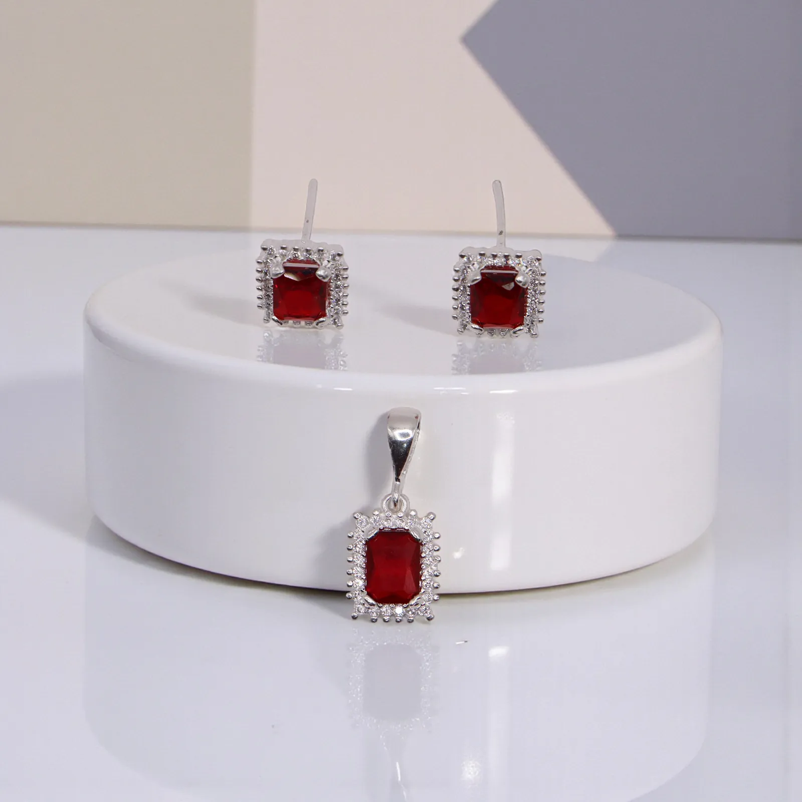 Aretes + Dije Cuadro Rojo en Plata .925