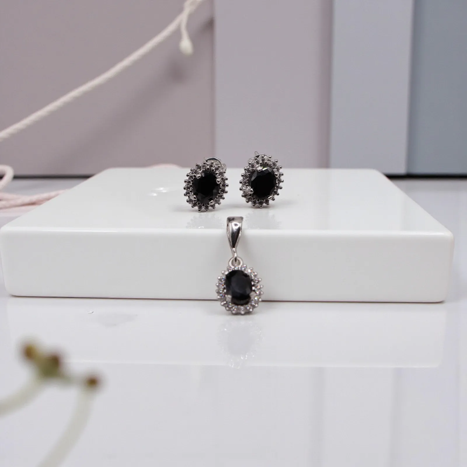 Aretes + Dije Ovalo Negro en Plata .925