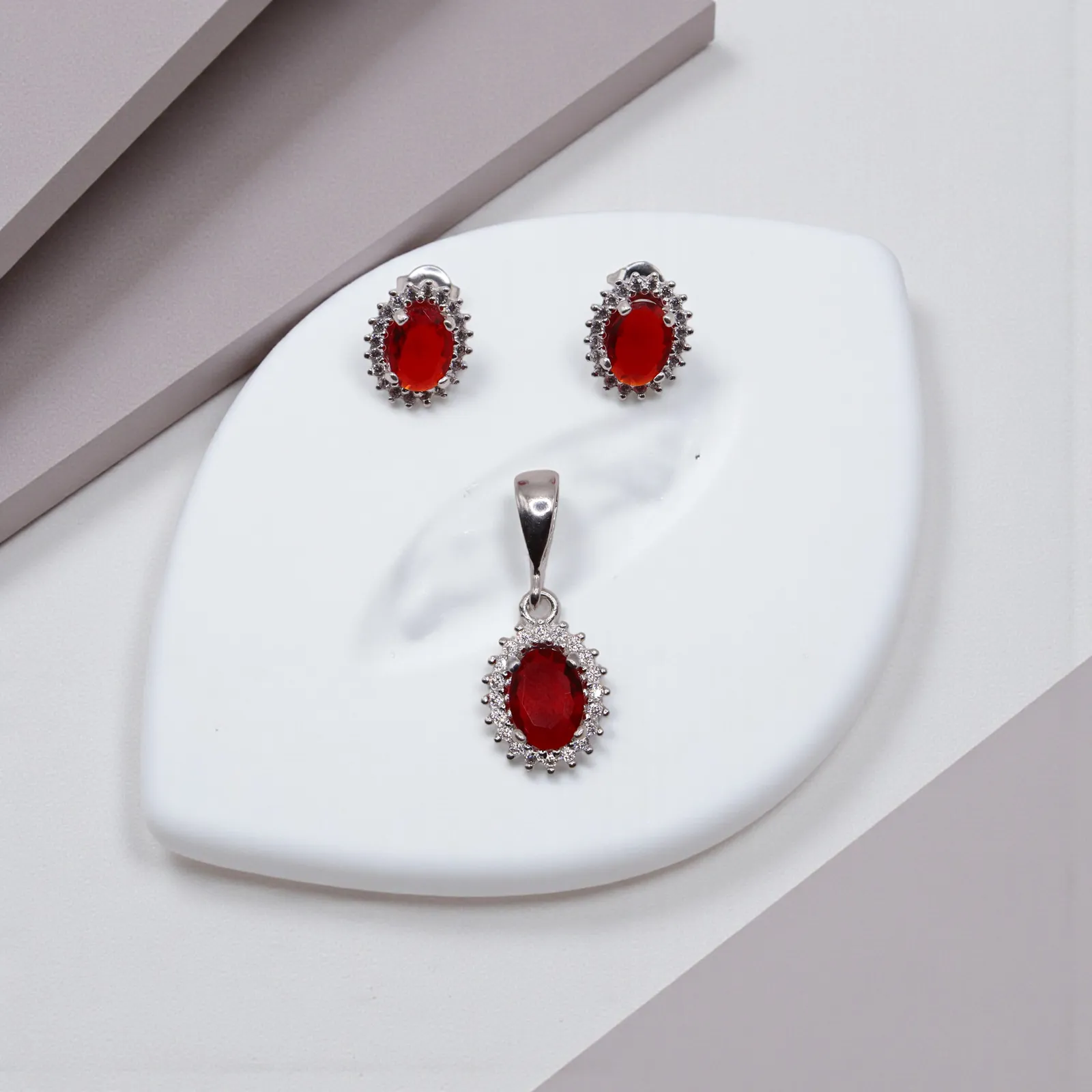 Aretes + Dije Ovalo Rojo en Plata .925