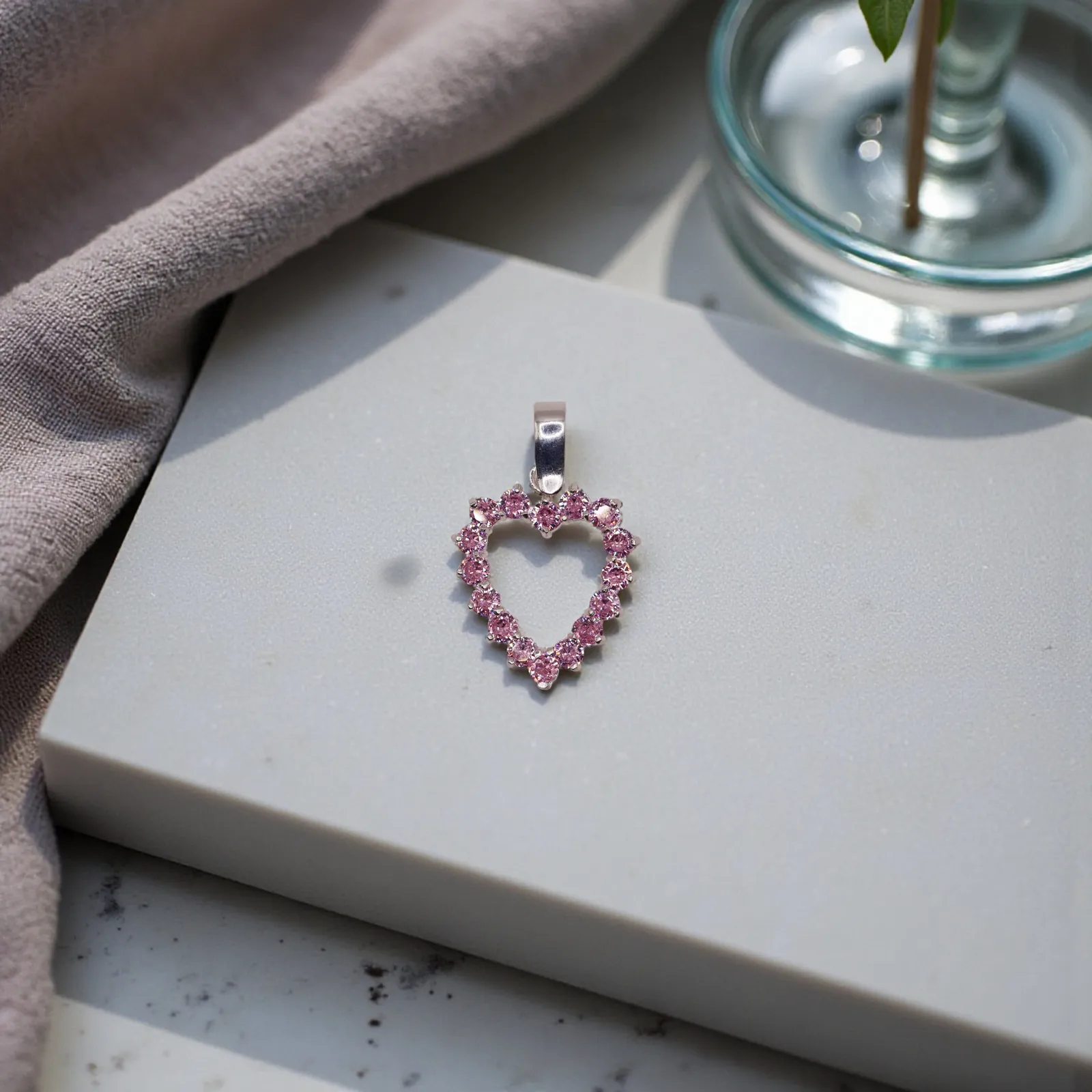 Dije Corazón Contorno Rosa En Plata .925