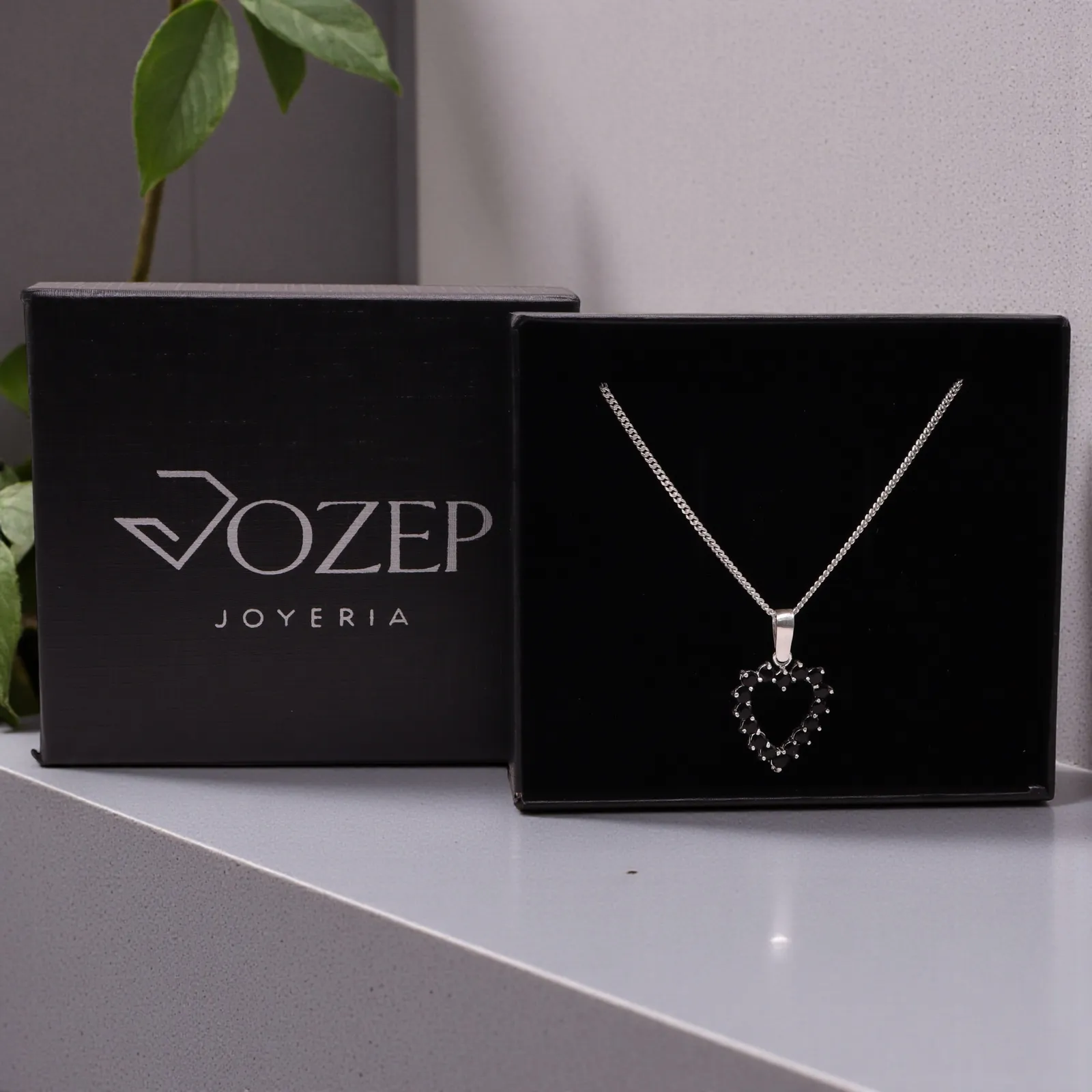 Dije Corazón Contorno Negro En Plata .925