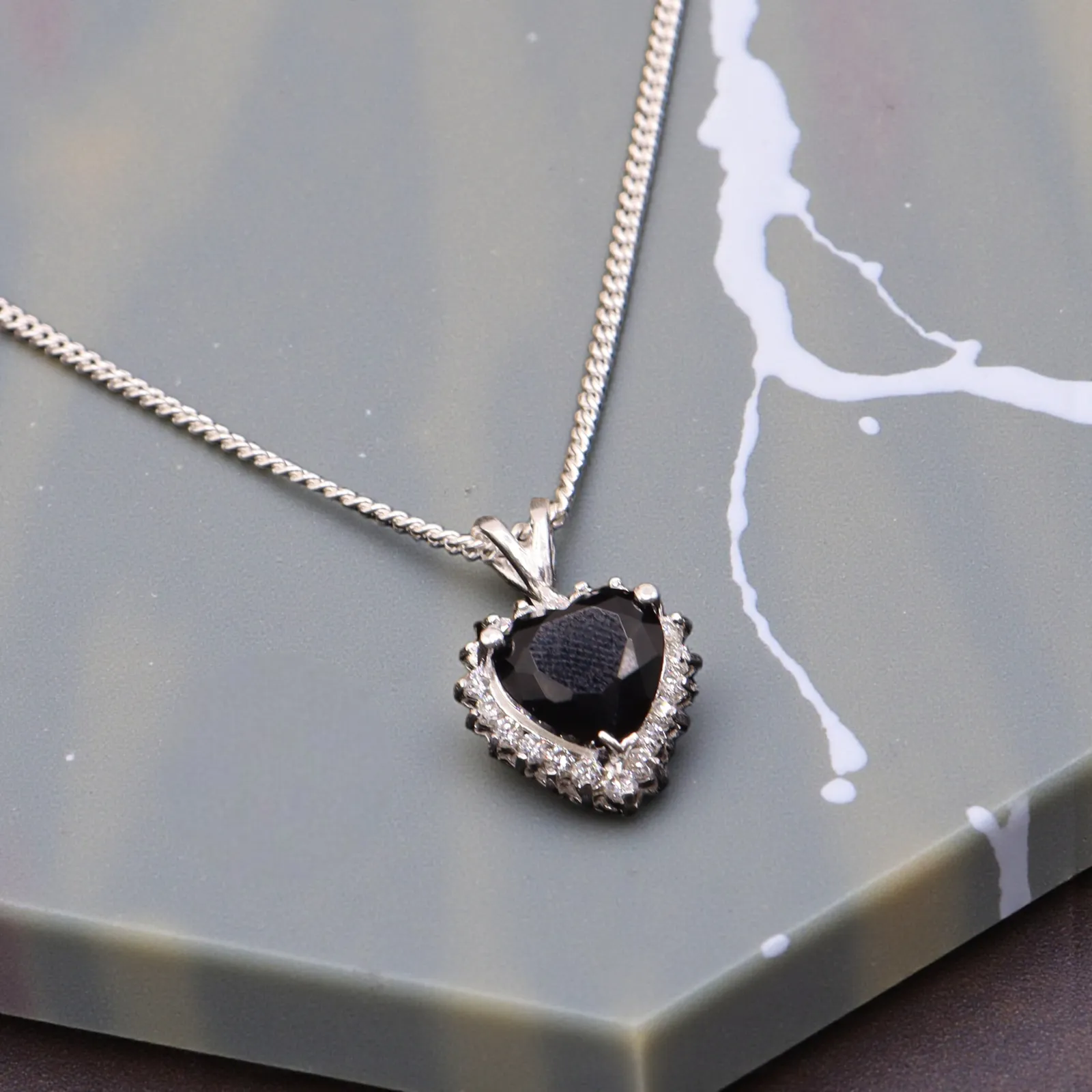 Dije Corazón Con Piedra Negro En Plata .925