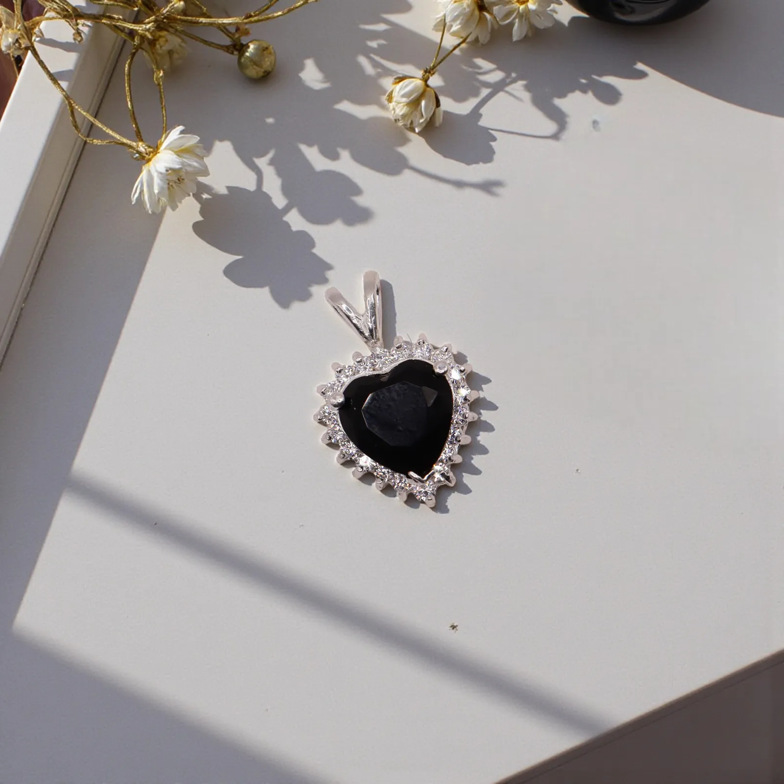 Dije Corazón Con Piedra Negro En Plata .925