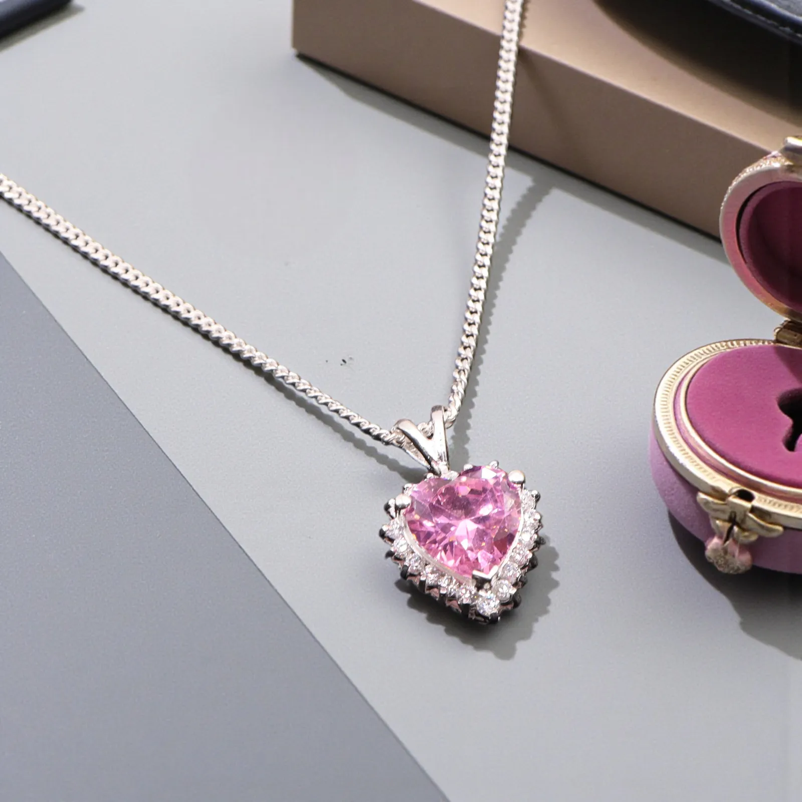 Dije Corazón Con Piedra Rosa En Plata .925