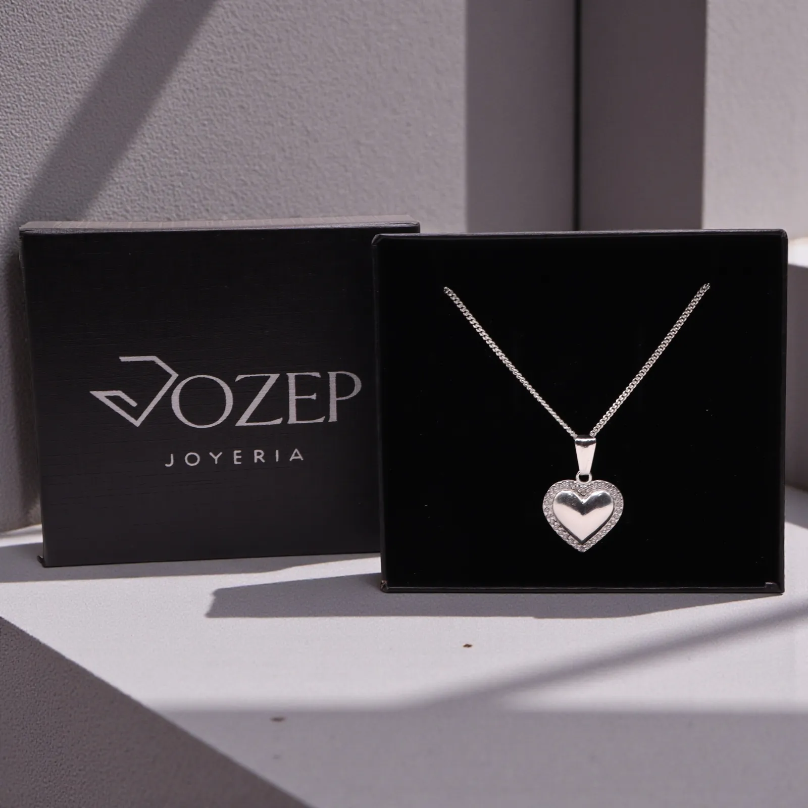 Dije Corazón Liso Y Circonias Plata .925