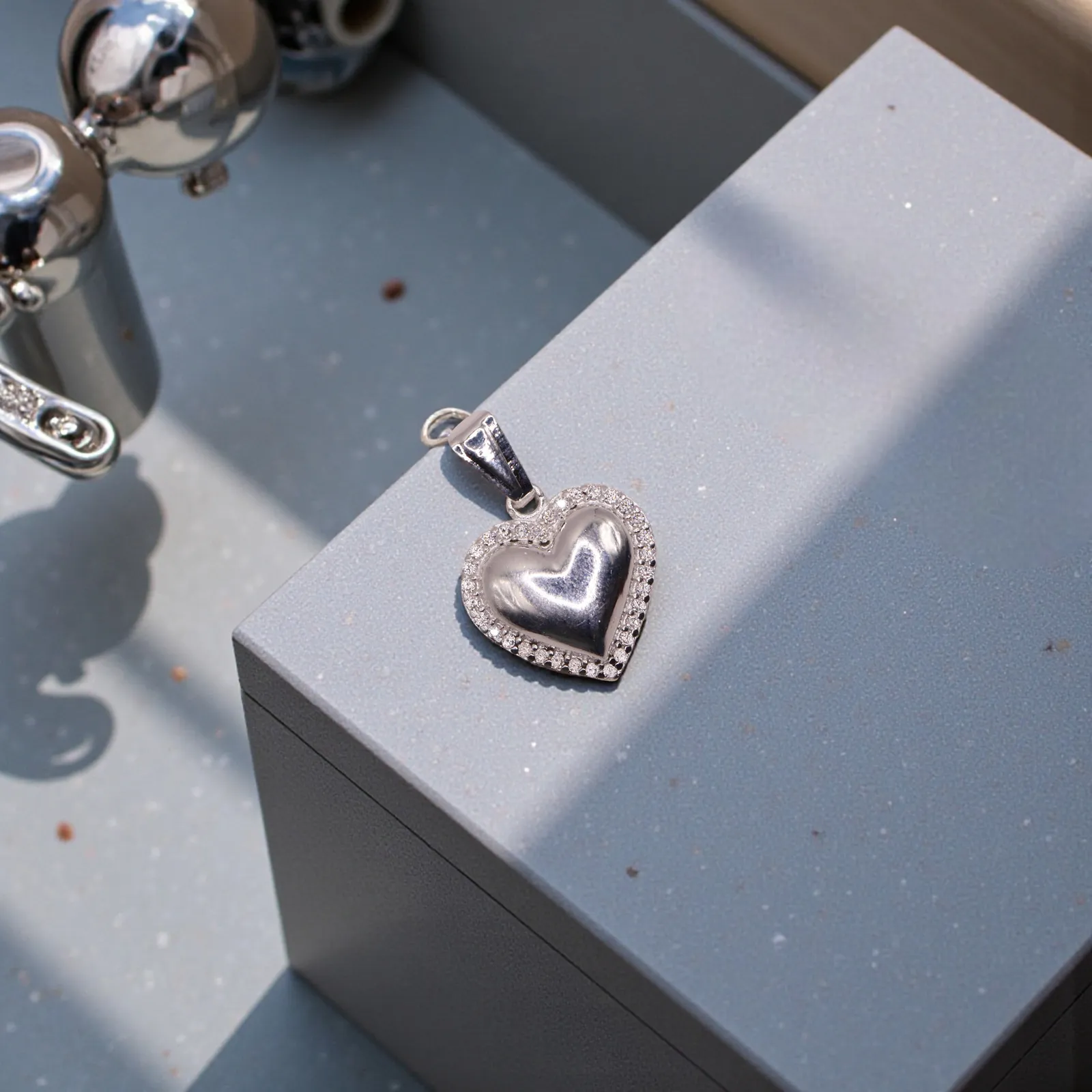 Dije Corazón Liso Y Circonias Plata .925