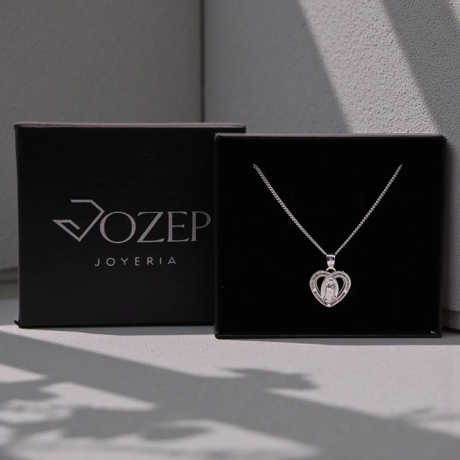 Dije Corazón Con Virgen Grande Plata .925