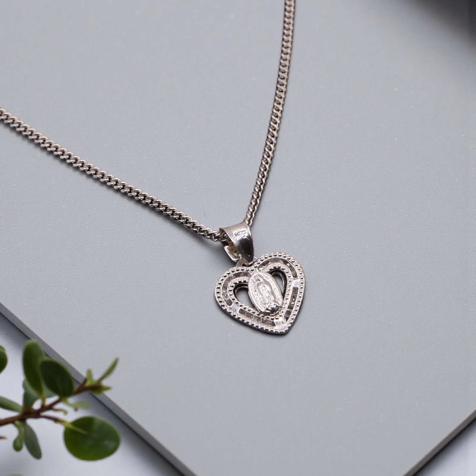 Dije Corazón Con Virgen Chica Plata .925