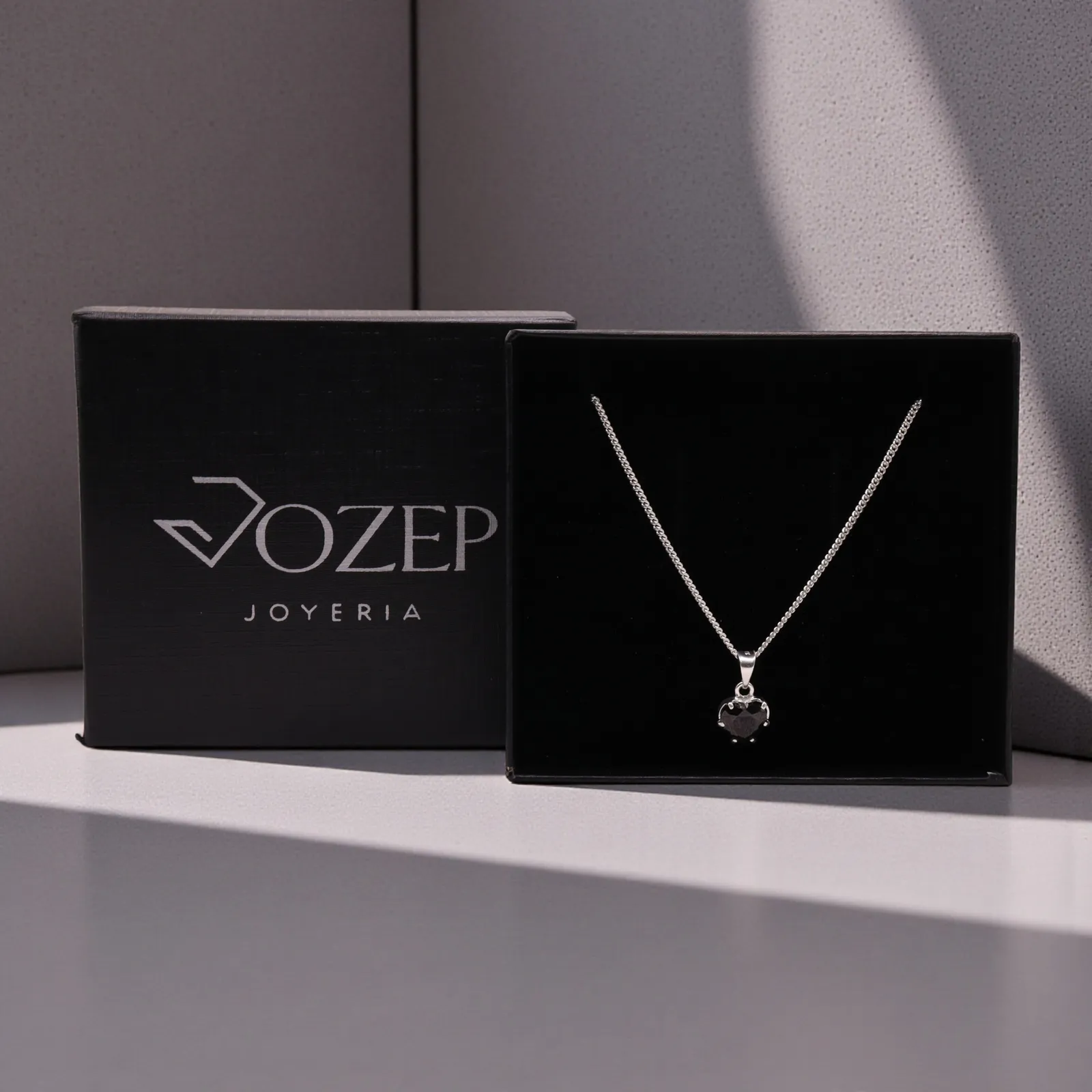 Dije Corazón Mediano Negro Plata .925