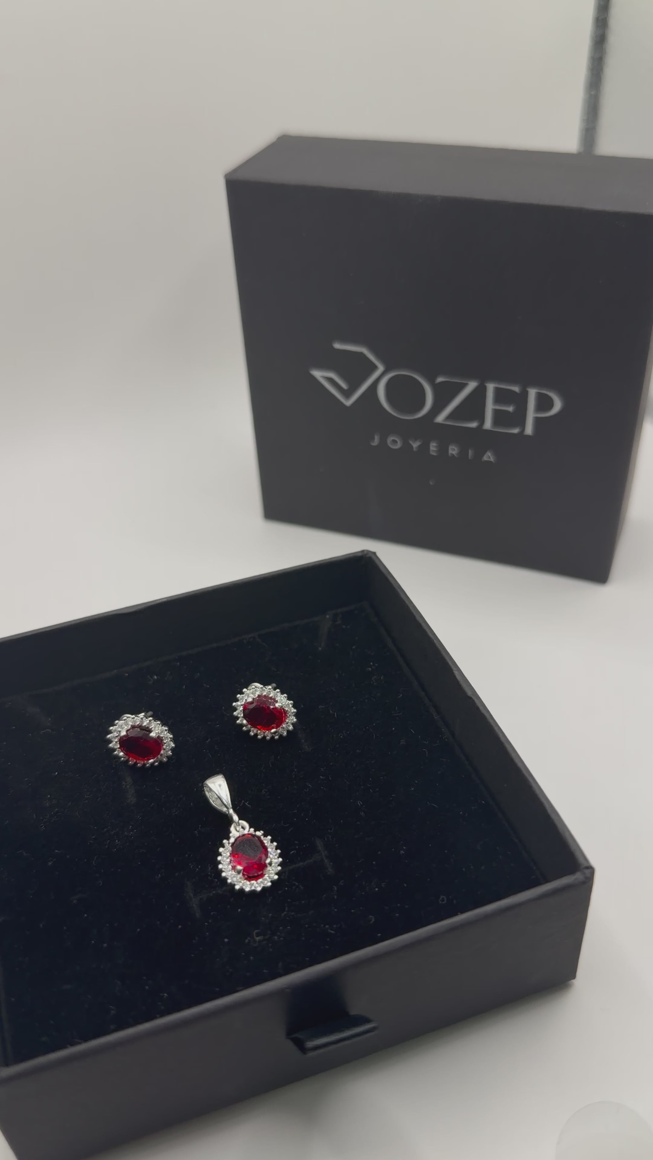 Aretes + Cadena + Dije Ovalo Rojo en Plata .925