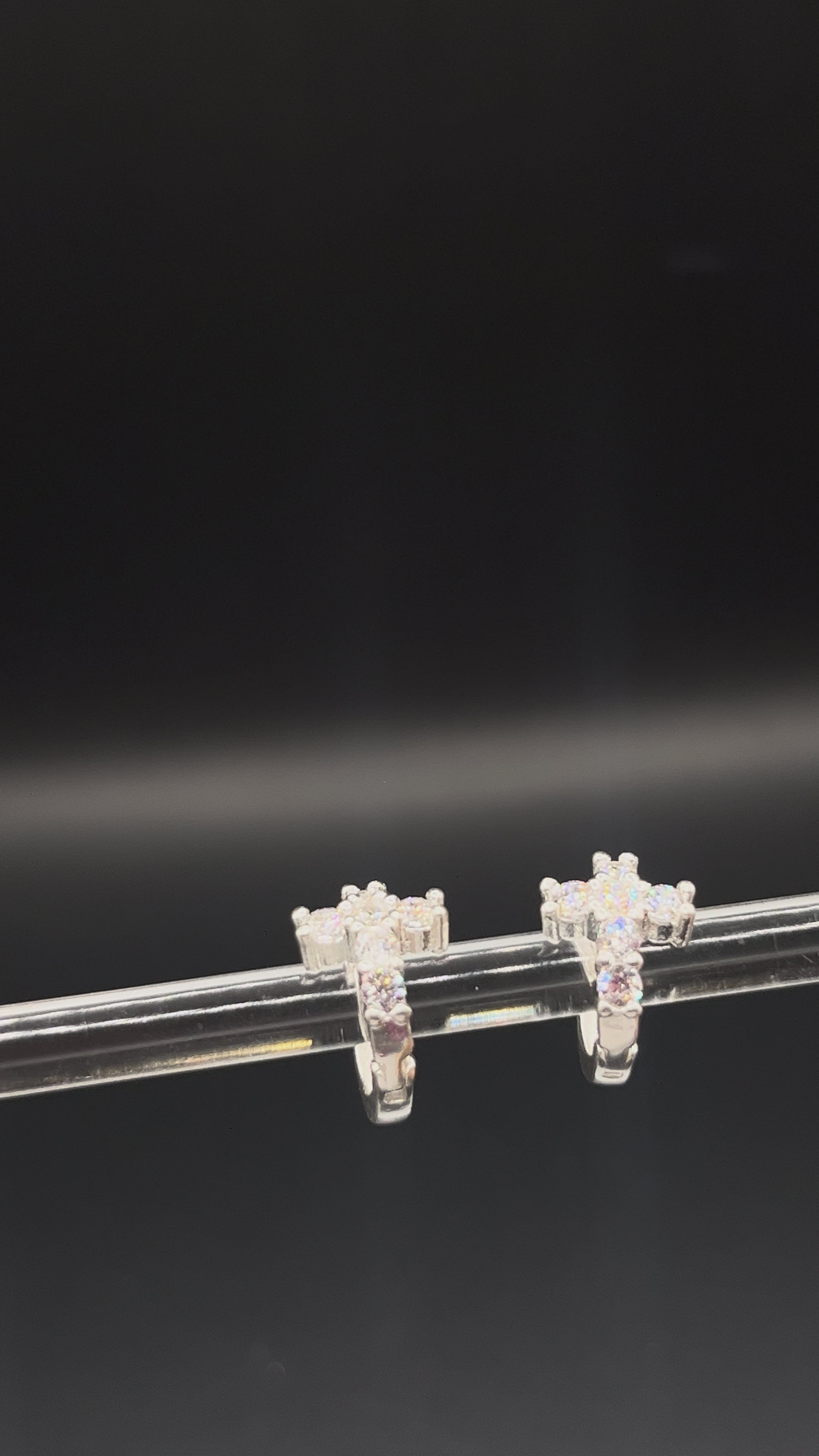 Aretes Huggies Cruz de Plata .925