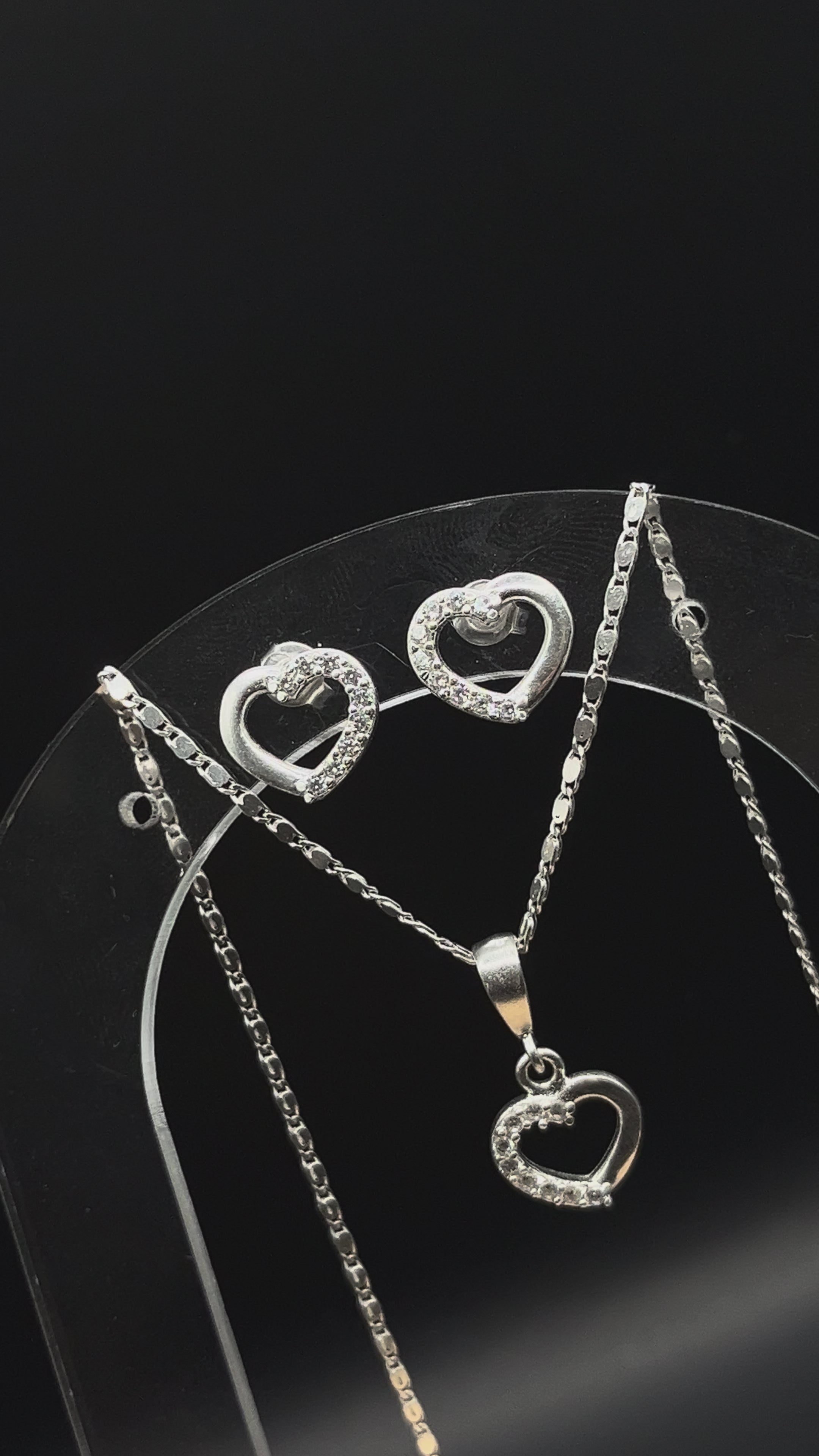 Aretes + Cadena + Dije Contorno Corazón en Plata .925