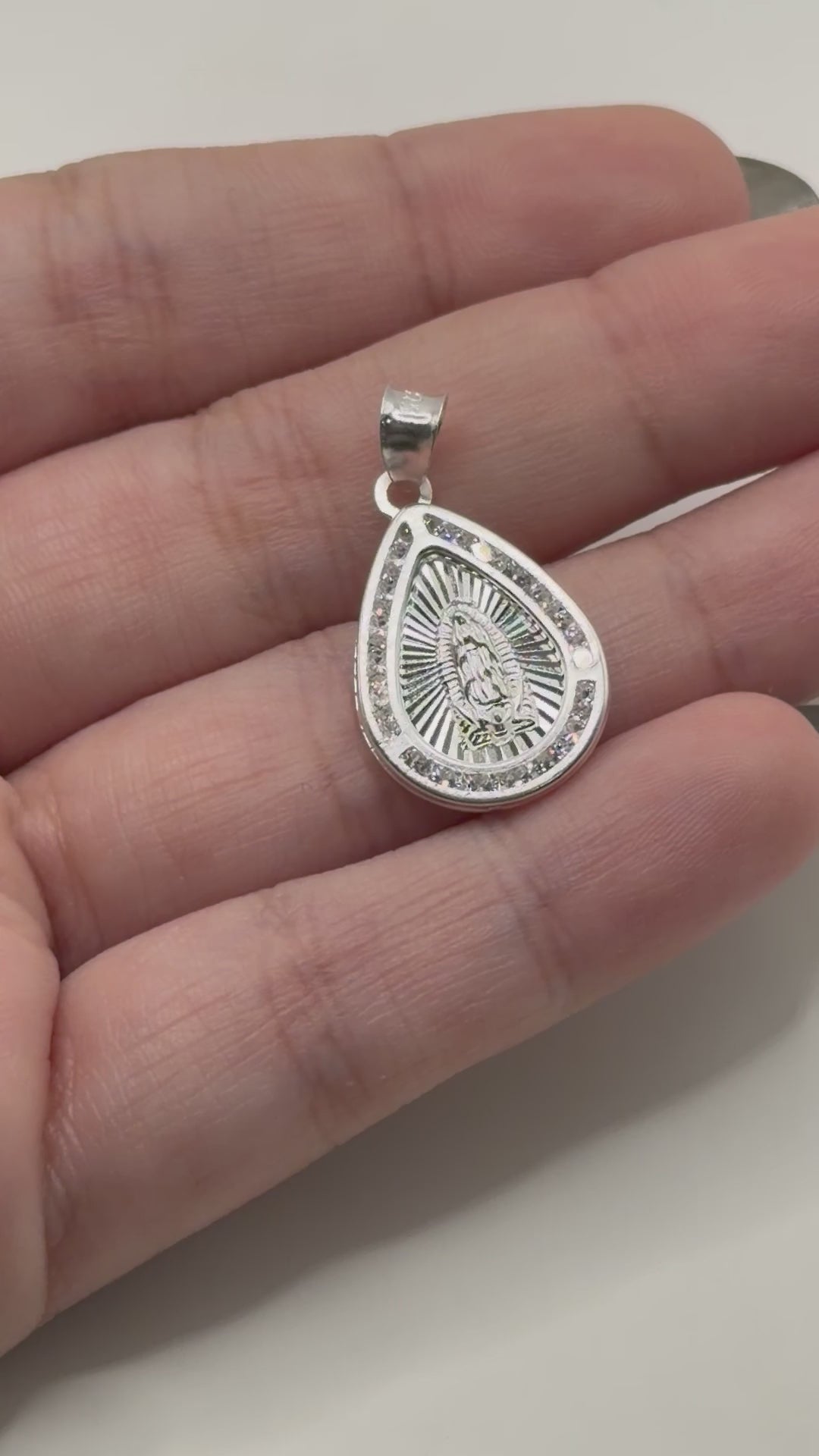 Dije Medalla De Virgen En Forma De Gota+ Cadena en Plata .925