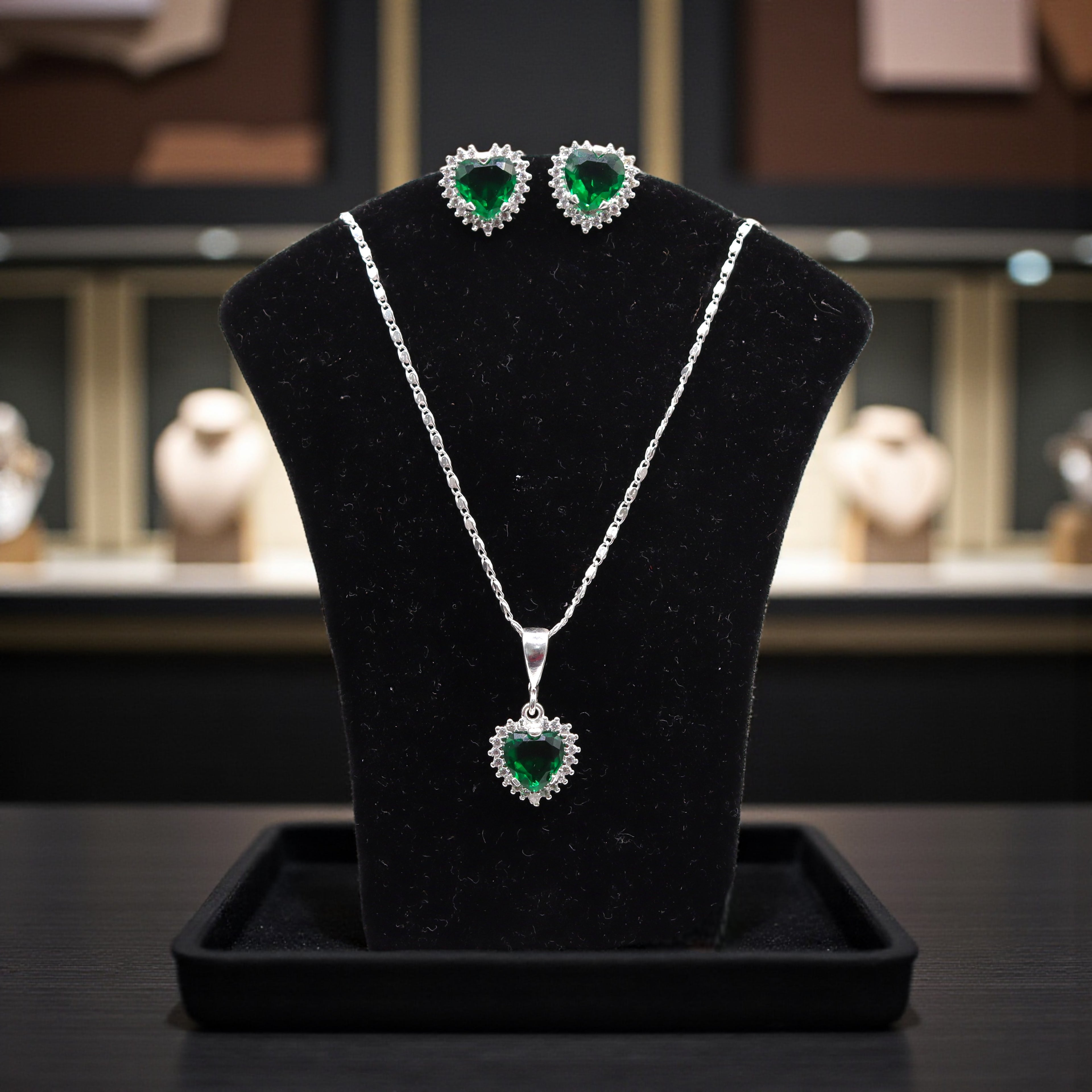 Aretes C/ Cadena Dije Corazón Verde en Plata .925