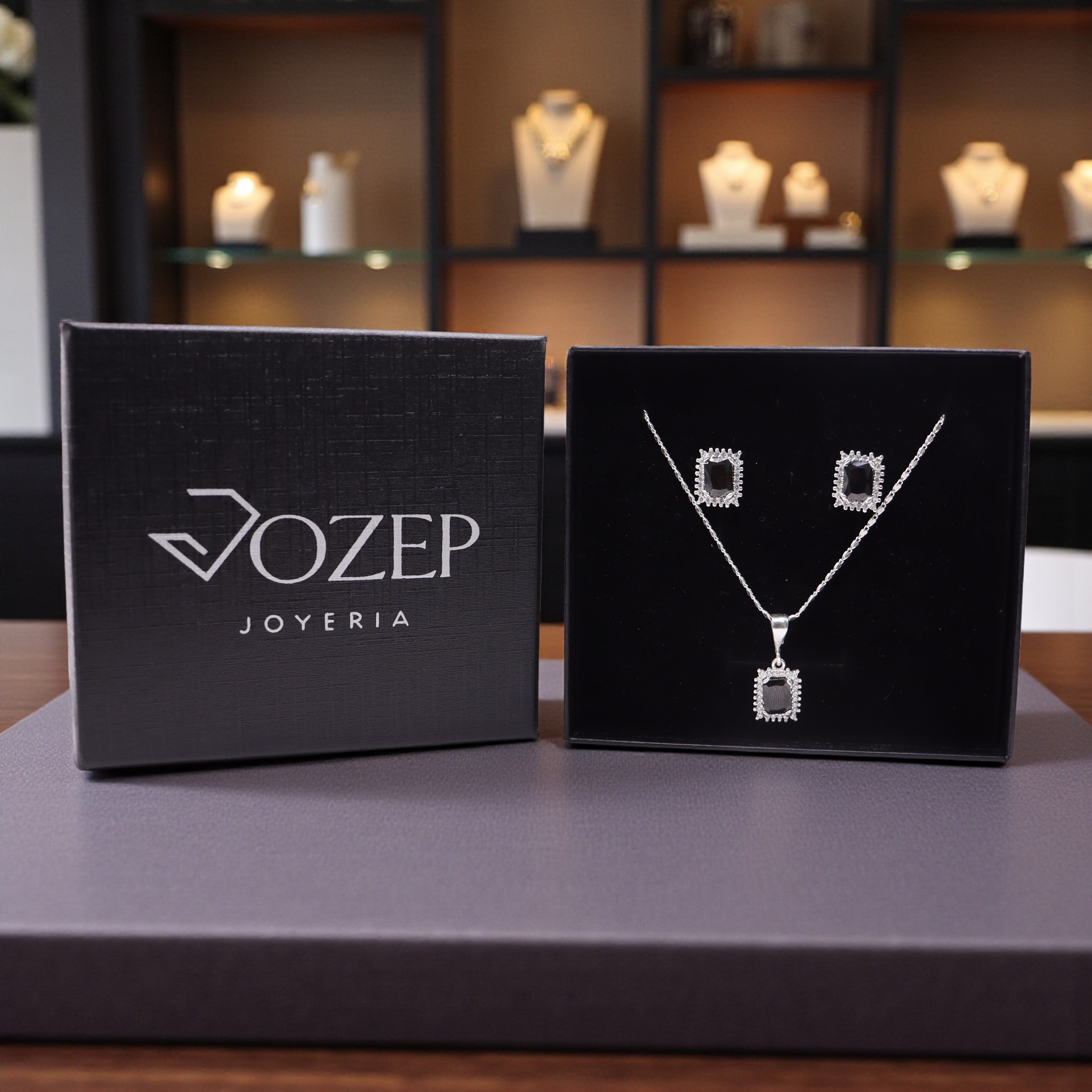 Aretes C/ Cadena Dije Cuadro Negro en Plata .925