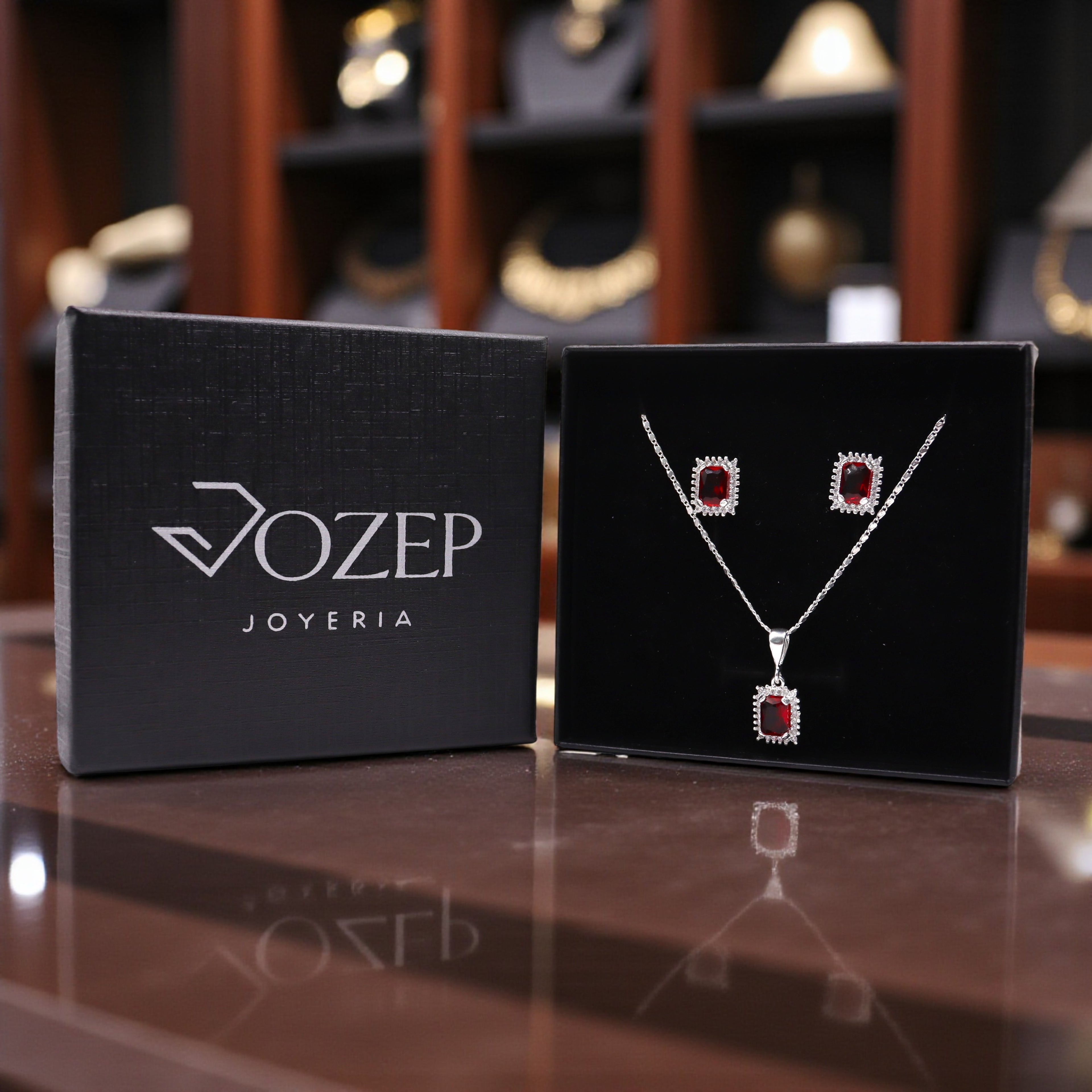 Aretes C/ Cadena Dije Cuadro Rojo en Plata .925